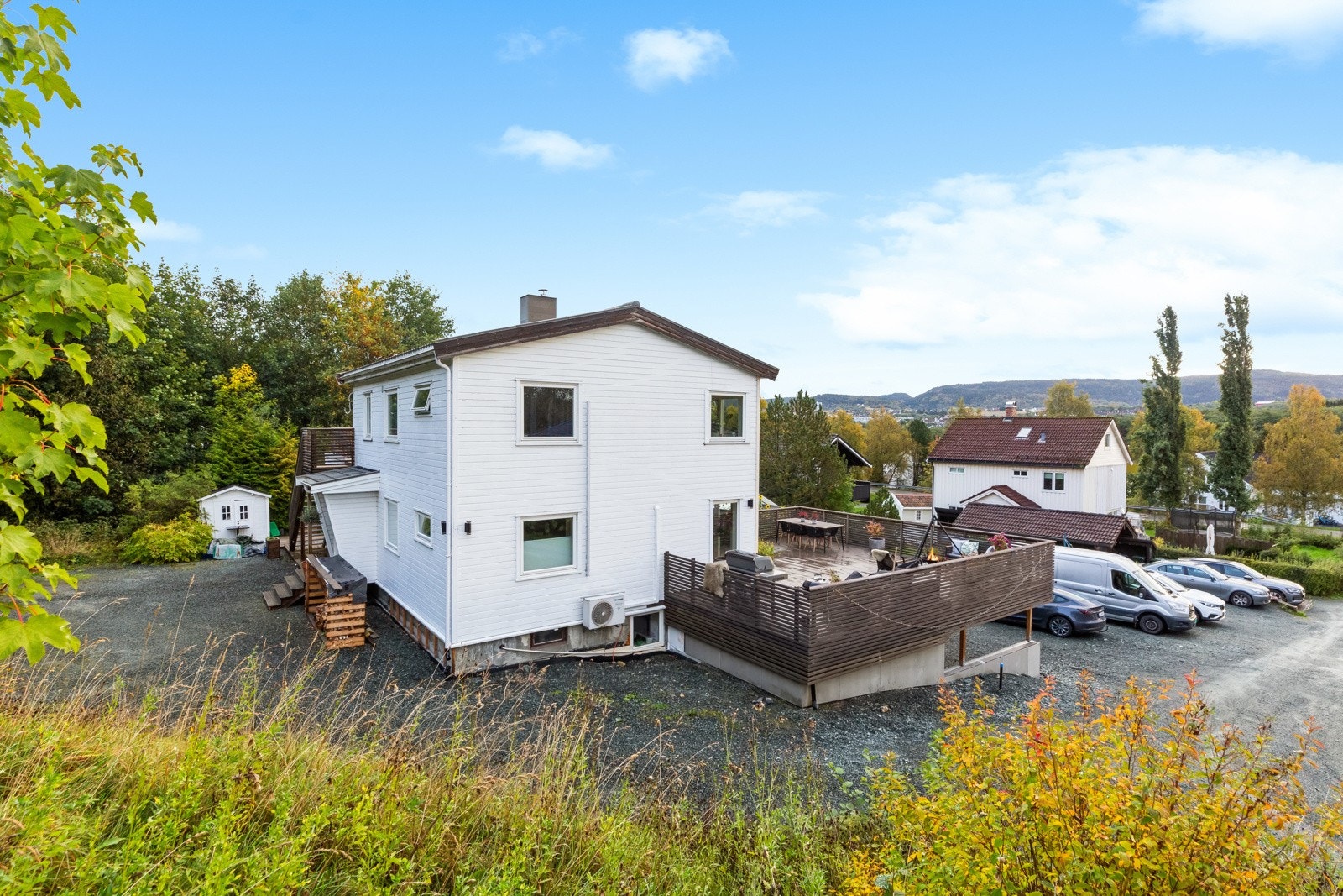 Fra boligen er det kort vei til dagligvare og andre service fasiliteter. Galleribilde