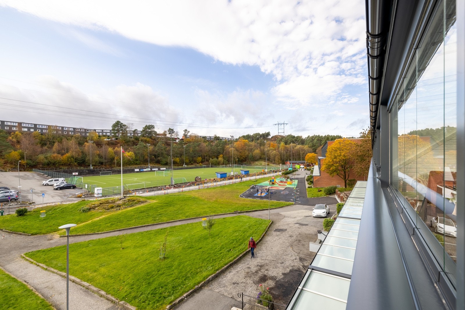 Herfra har du utsikt over Vadmyra kunstgressbane. Galleribilde