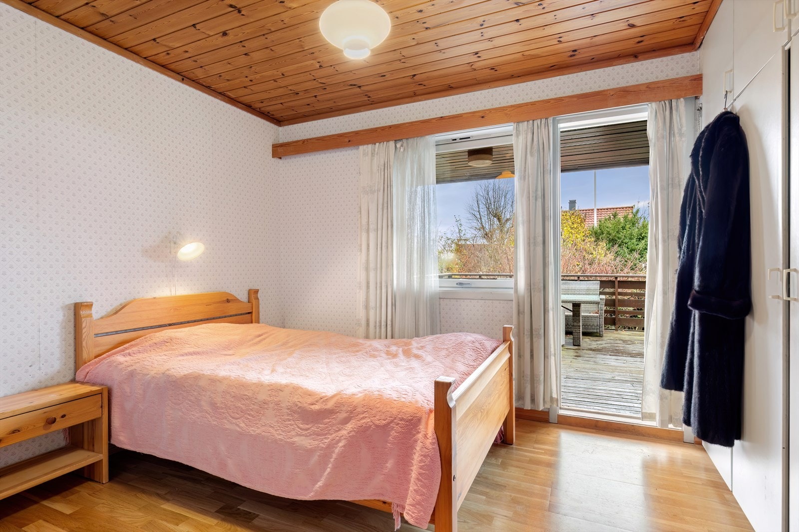 Soverom 1 - utgang til terrasse Galleribilde