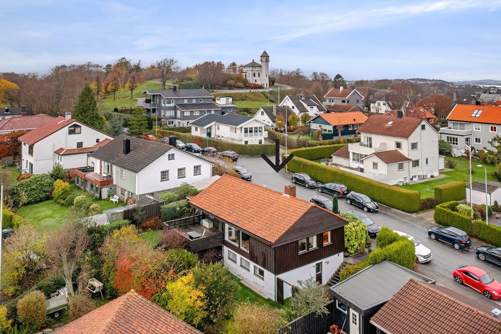 Velkommen til Folke Bernadottes vei 32! Flott beliggenhet, like i nærheten av Vålandsskogen. Galleribilde