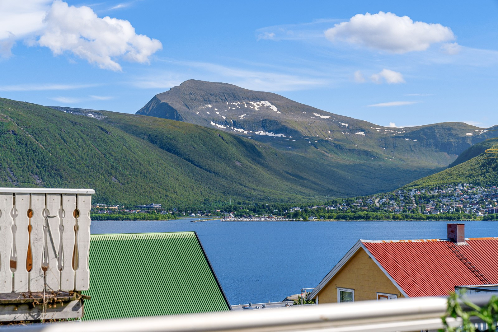 Nydelig utsikt fra veranda.