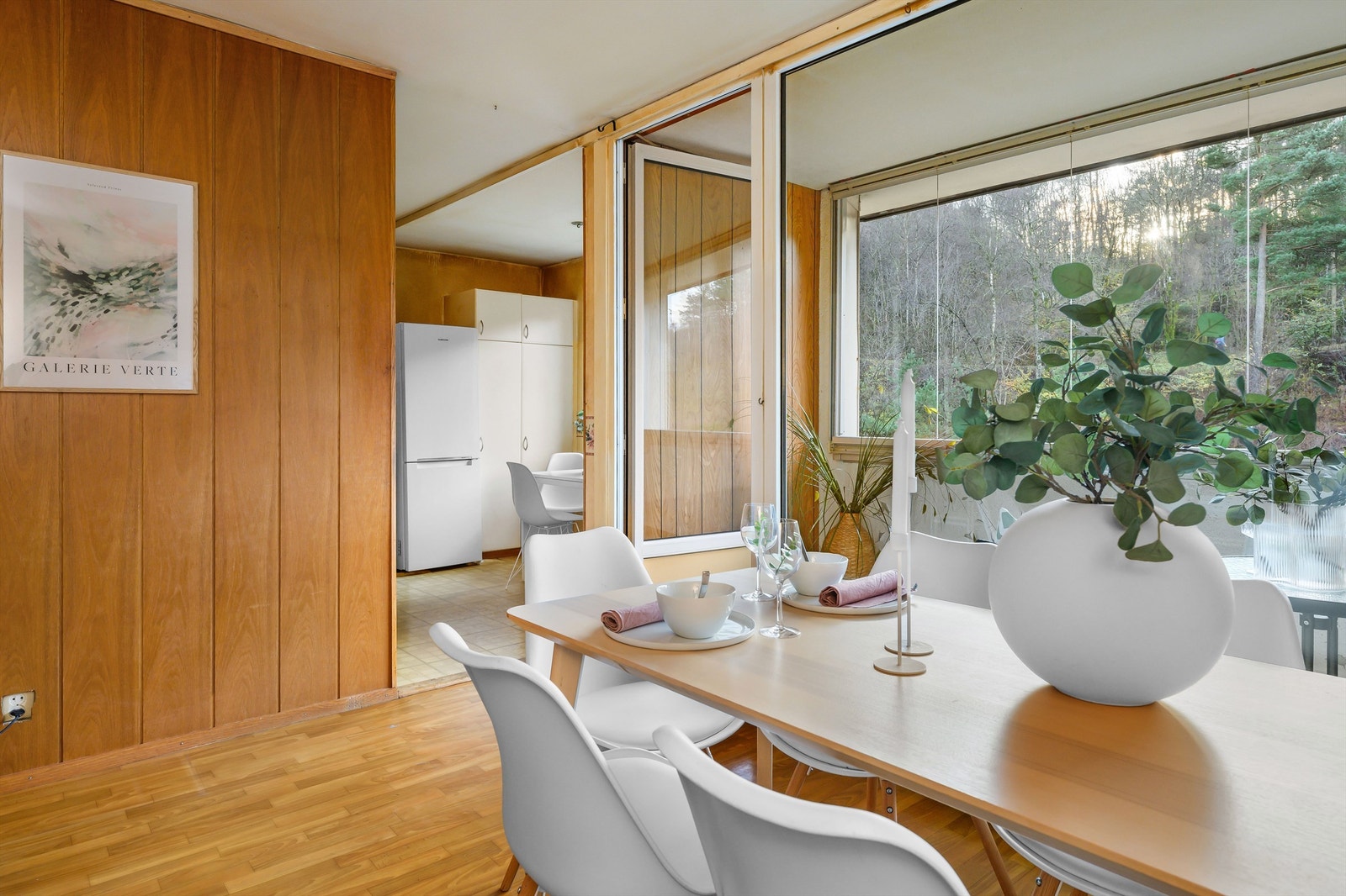 Leiligheten har behov for oppussing av alle rom. Galleribilde