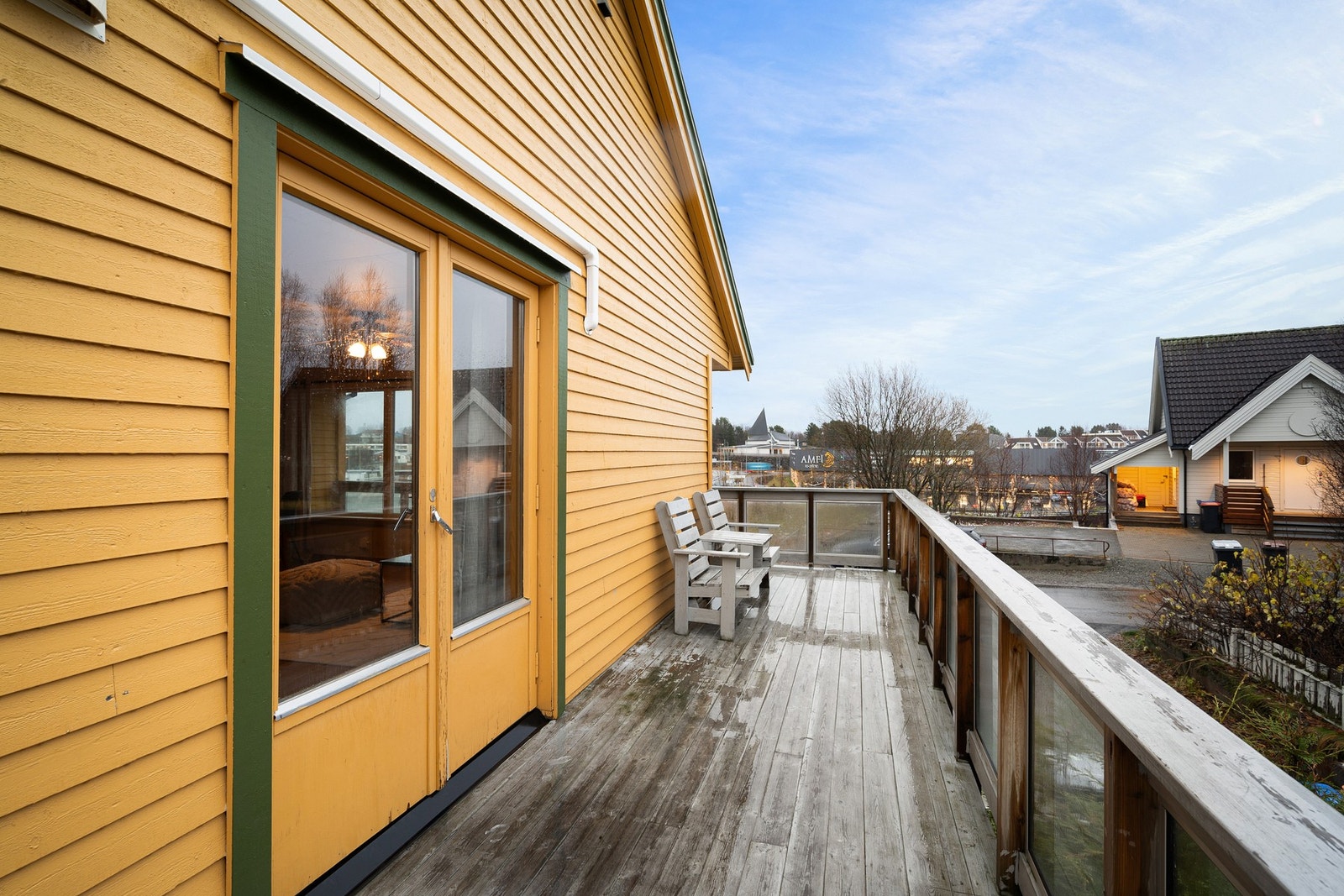 Adkomst til terrasse er fra stuen i 1. etasje Galleribilde