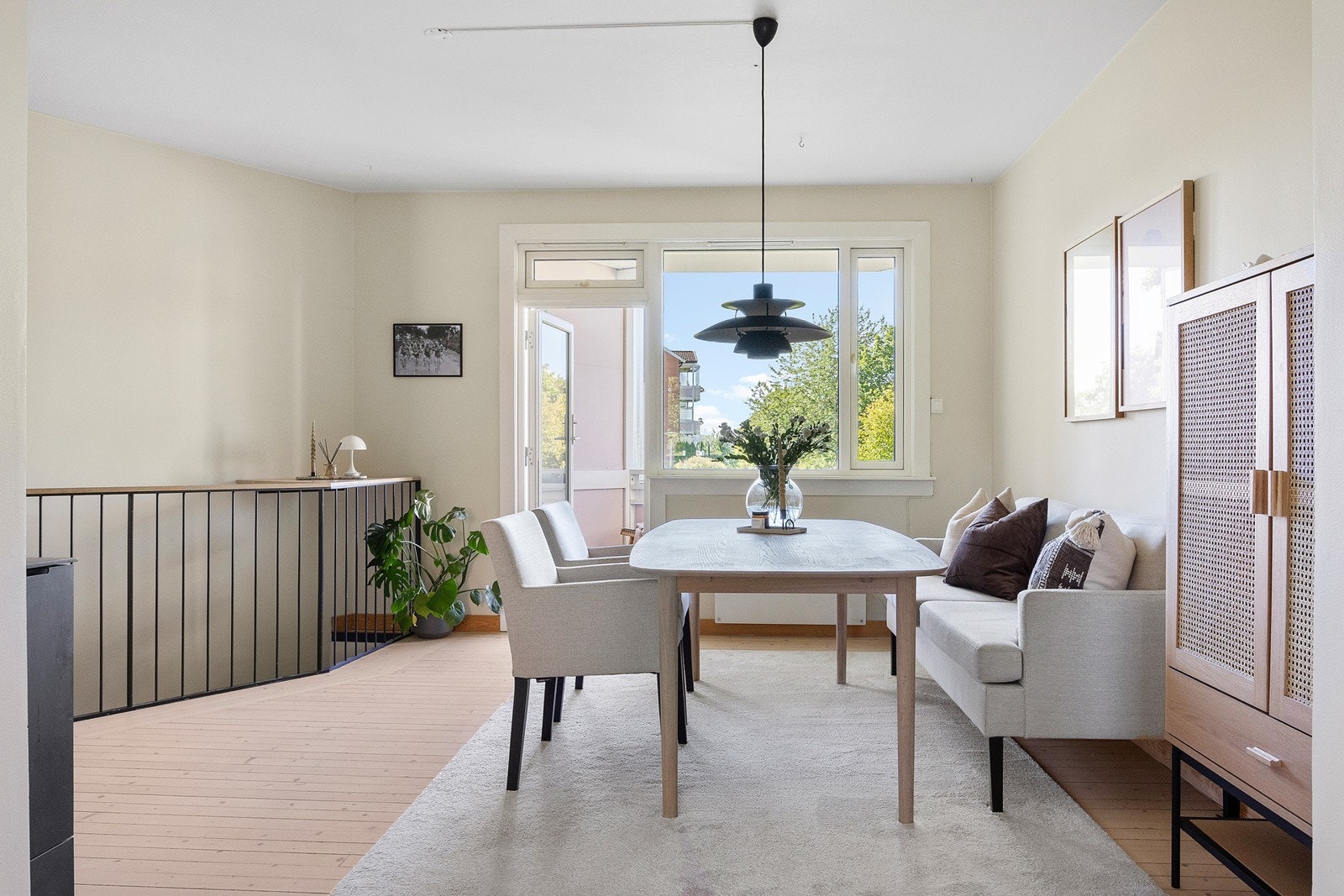 En unik og romslig leilighet med flere møbleringsmuligheter Galleribilde