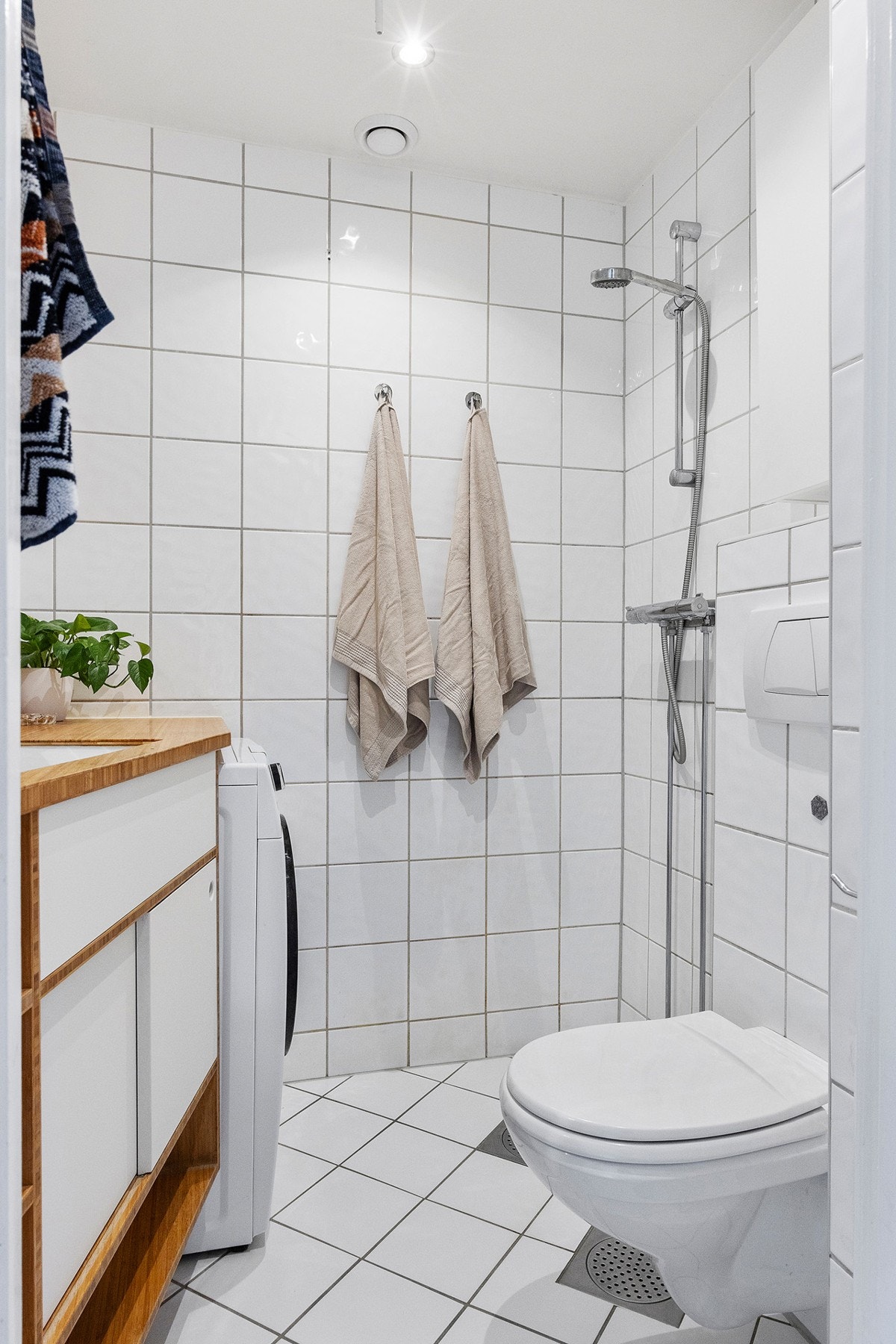 Varmekabler i gulv og opplegg for vaskemaskin Galleribilde