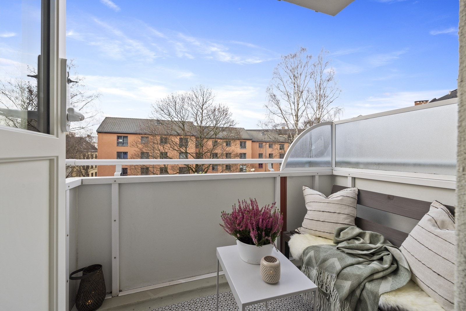 Lunt og fint med plass til en liten sittegruppe Galleribilde