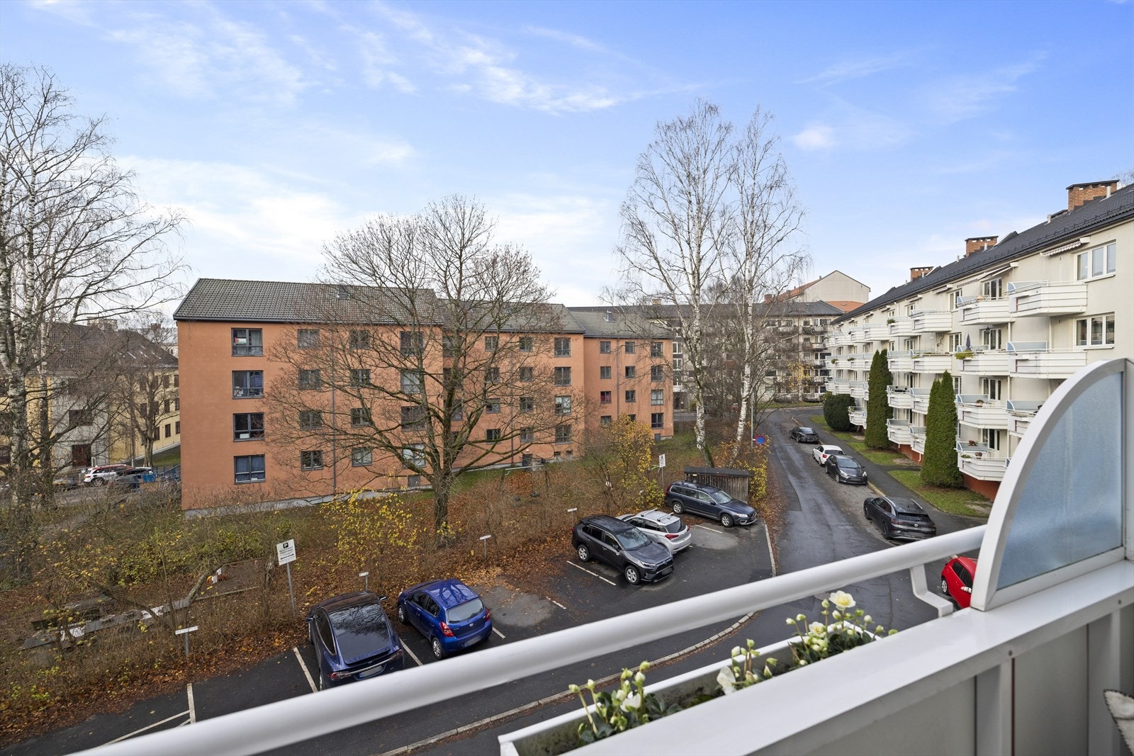 Tilbaketrukket i rolig sidegate, samtidig meget sentralt Galleribilde