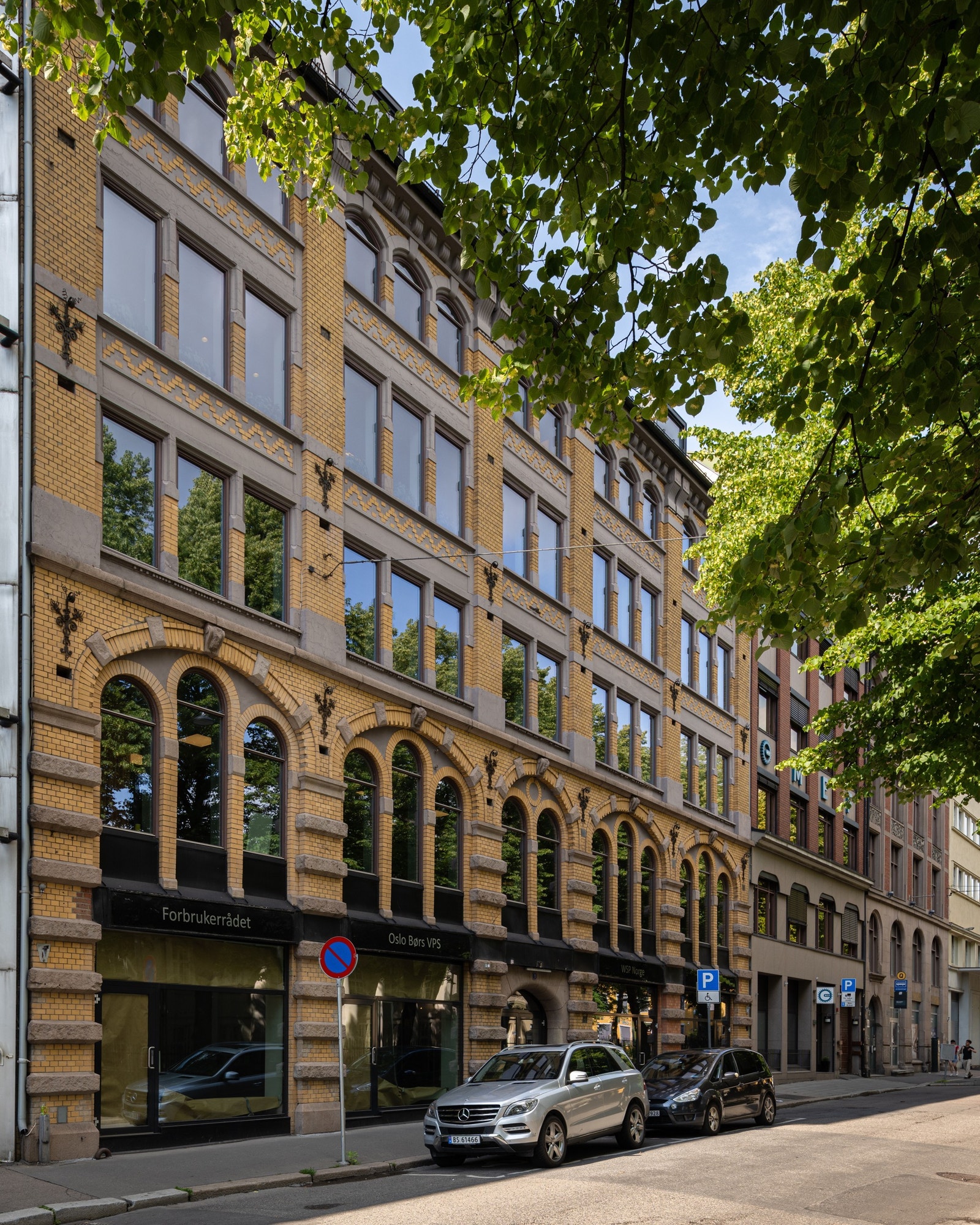 Historiske og lune omgivelser i moderne interiør og utforming Galleribilde