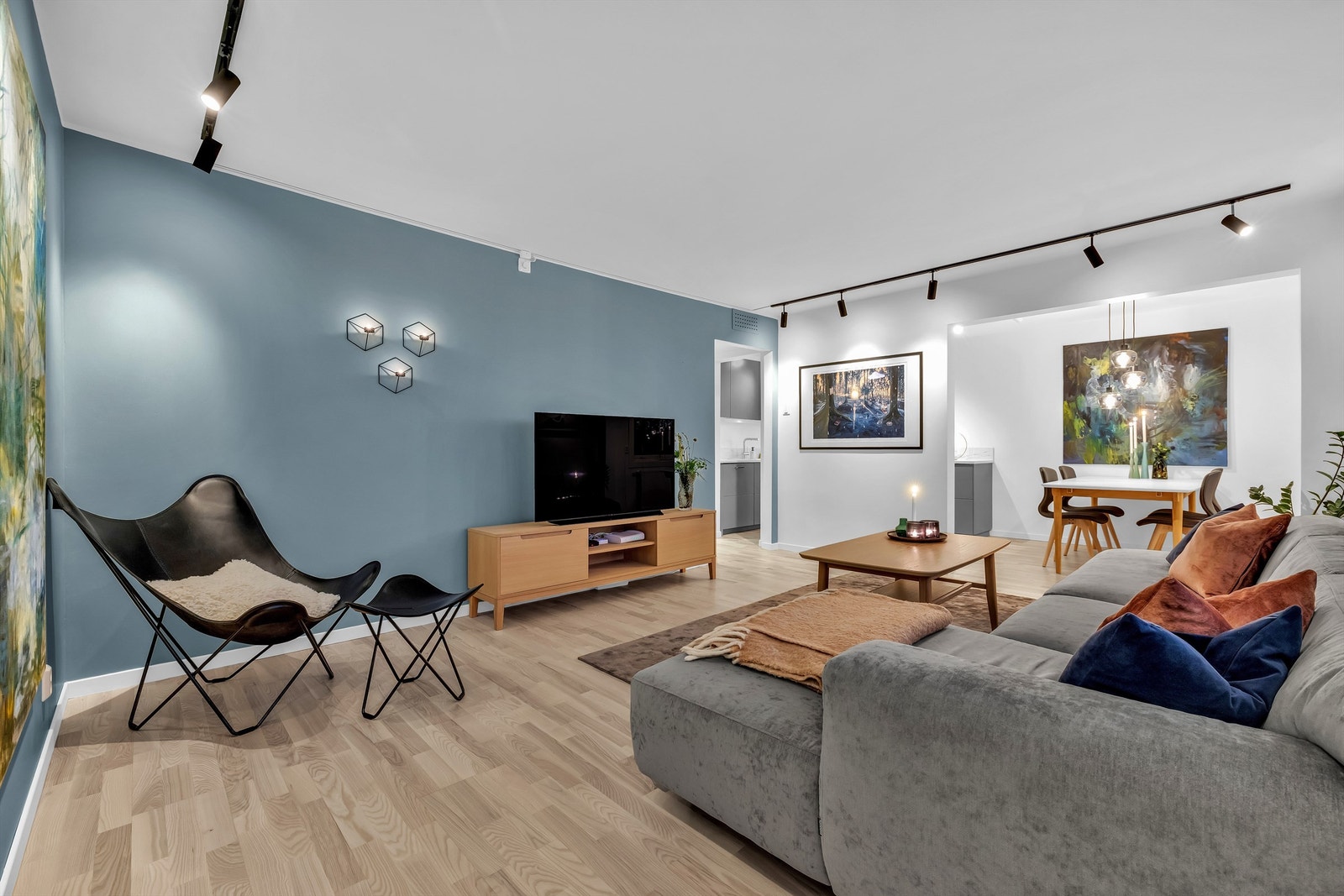Leiligheten ble pusset opp i 2019 og holder en gjennomgående god standard. Galleribilde