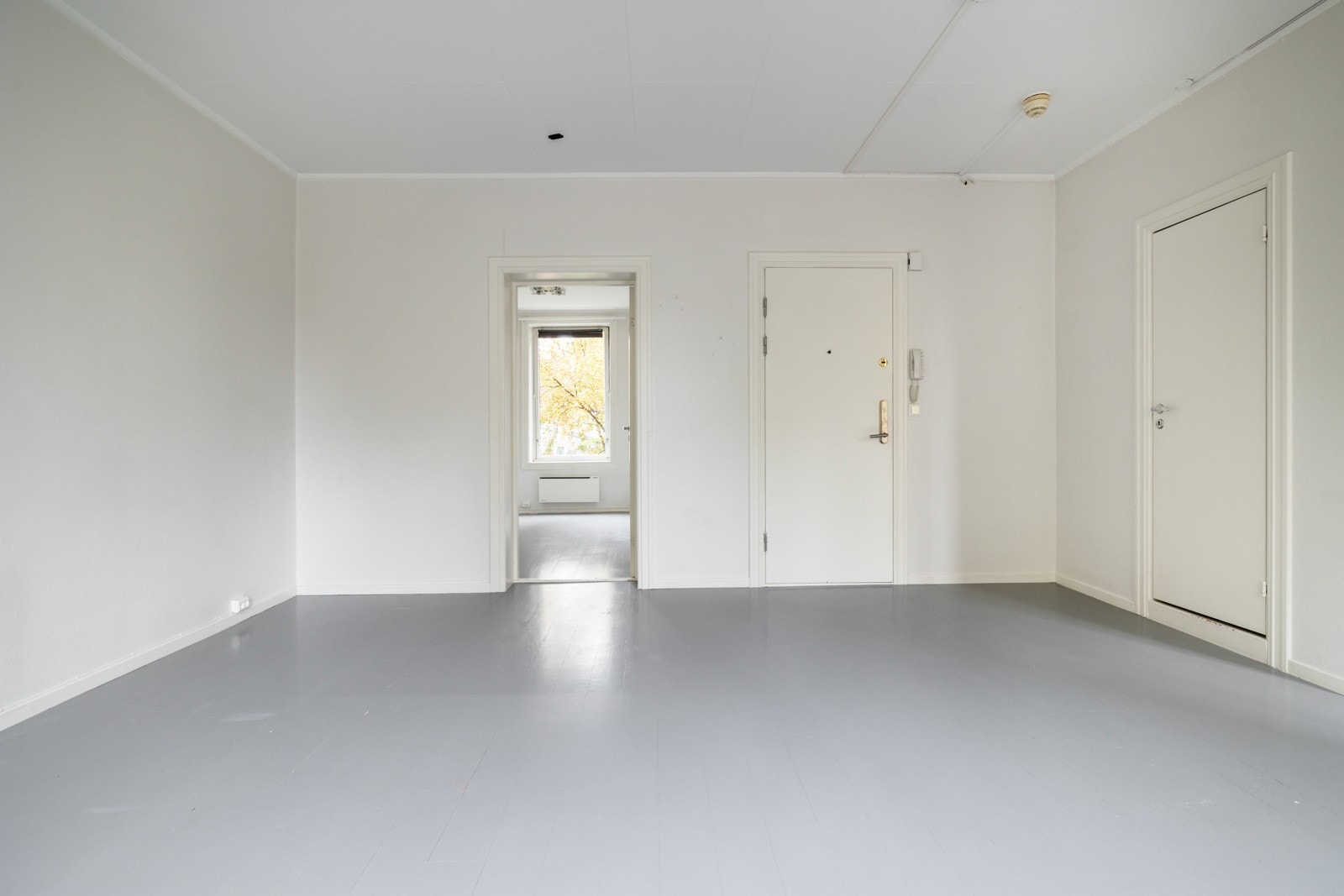 Leiligheten har behov for full oppussing for å møte dagens krav til standard Galleribilde