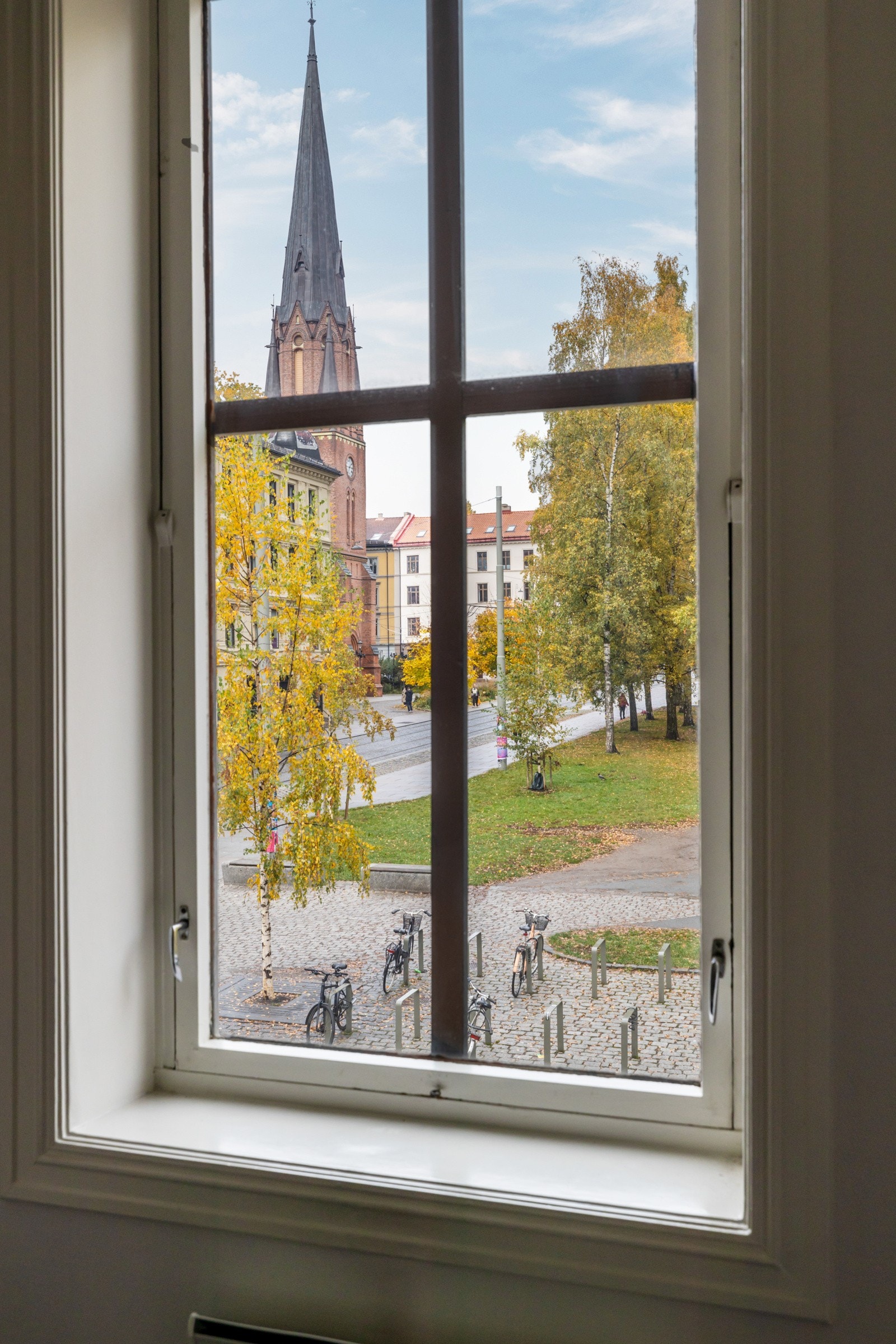 Herfra har du hyggelig utsyn mot Birkelunden og Paulus kirke Galleribilde