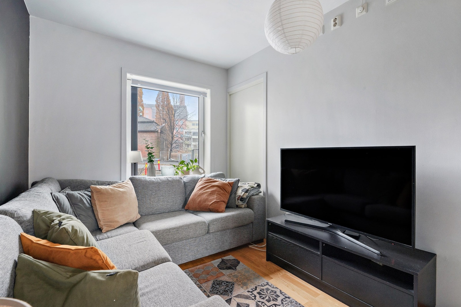 Et av boligens soverom benyttes som tv-stue i dag. Galleribilde