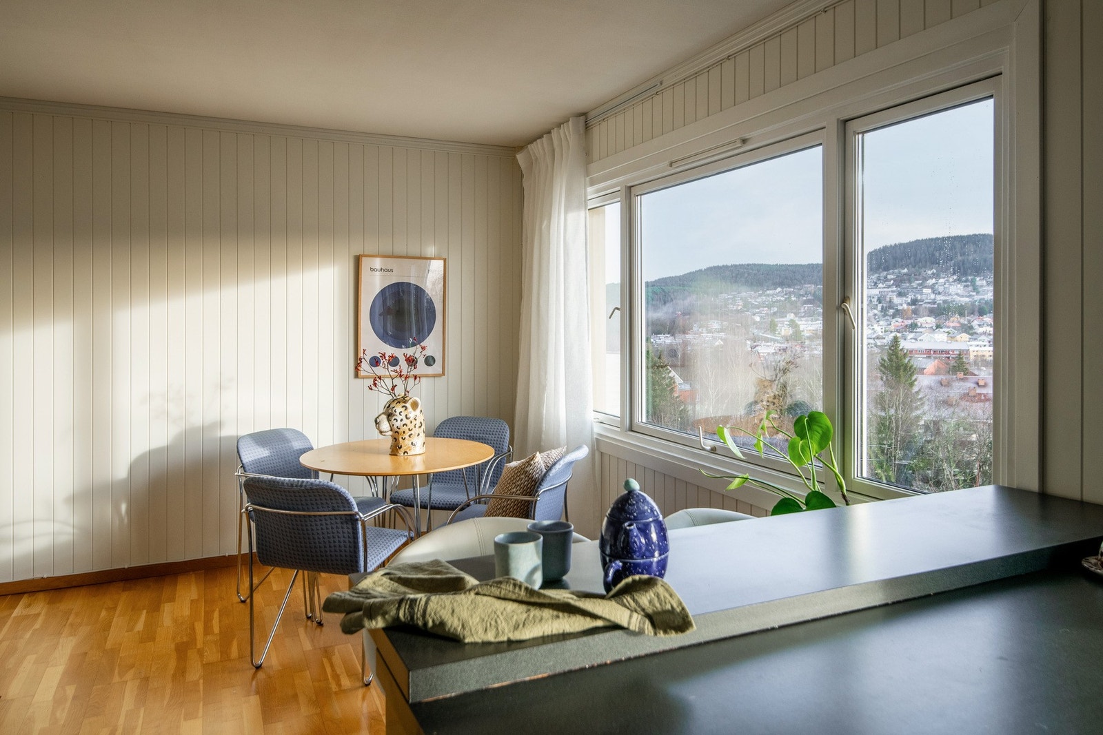 Her har du sjansen til å sikre deg en lys og romslig 1(2)-roms andelsleilighet med alle forutsetninger for å skape et hjem som passer dine behov. Galleribilde