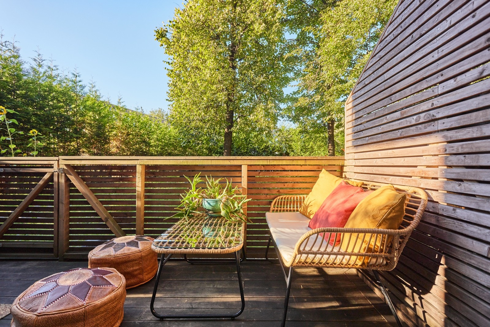 Terrassen har god plass til sittegruppe, grill, beplantning og mer. Galleribilde