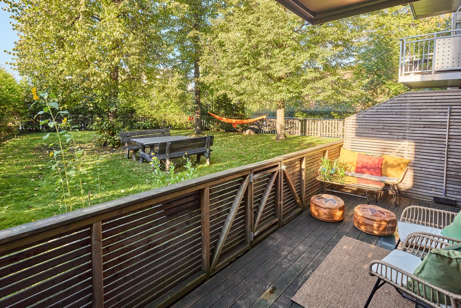 Hagen vedlikeholdes ved vaktmestertjenester og dugnader i borettslaget. Galleribilde