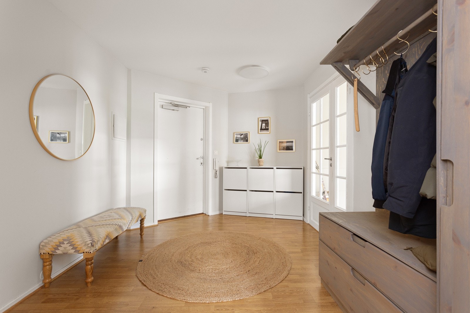 Leiligheten har en stor praktisk entré som gir et flott førsteinntrykk av leiligheten Galleribilde