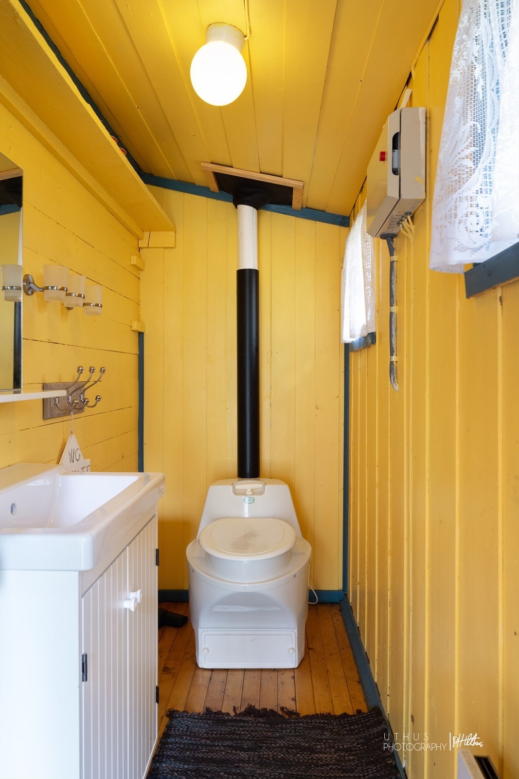 Toalettrom med MullToa biologisk toalett. Galleribilde