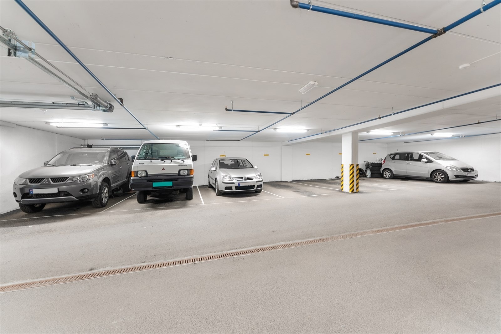 1 stk parkeringsplass for bil følger med i felles garasjeanlegg Galleribilde