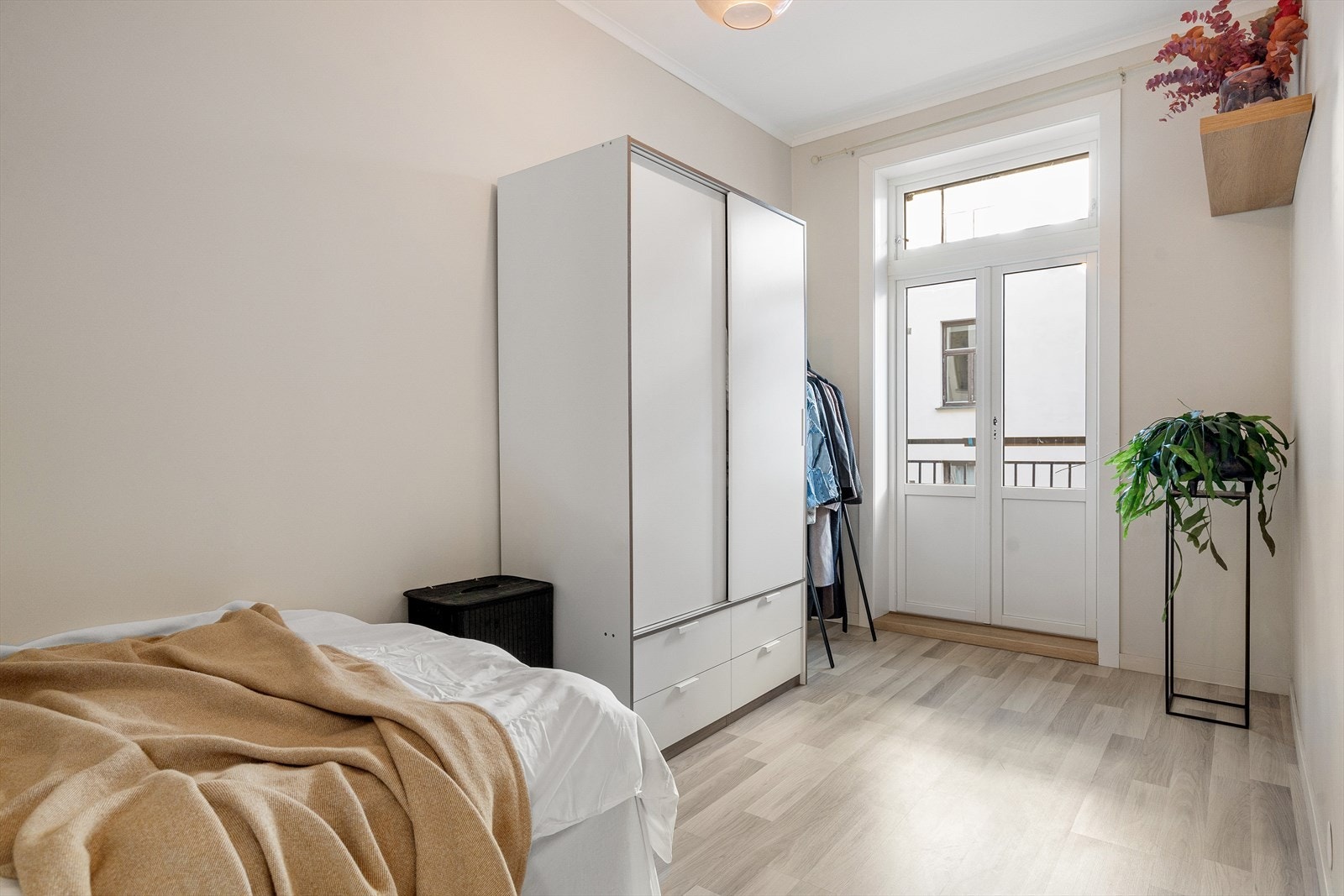 Her er det også god plass til skap og skrivebord dersom det er ønskelig. Galleribilde