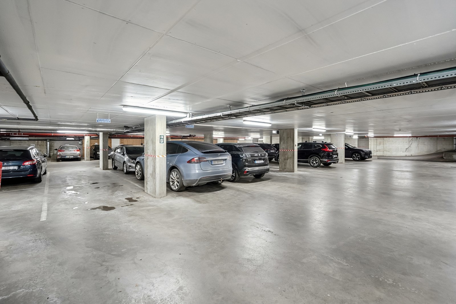 Det medfølger egen garasjeplasset i anlegget her. Galleribilde