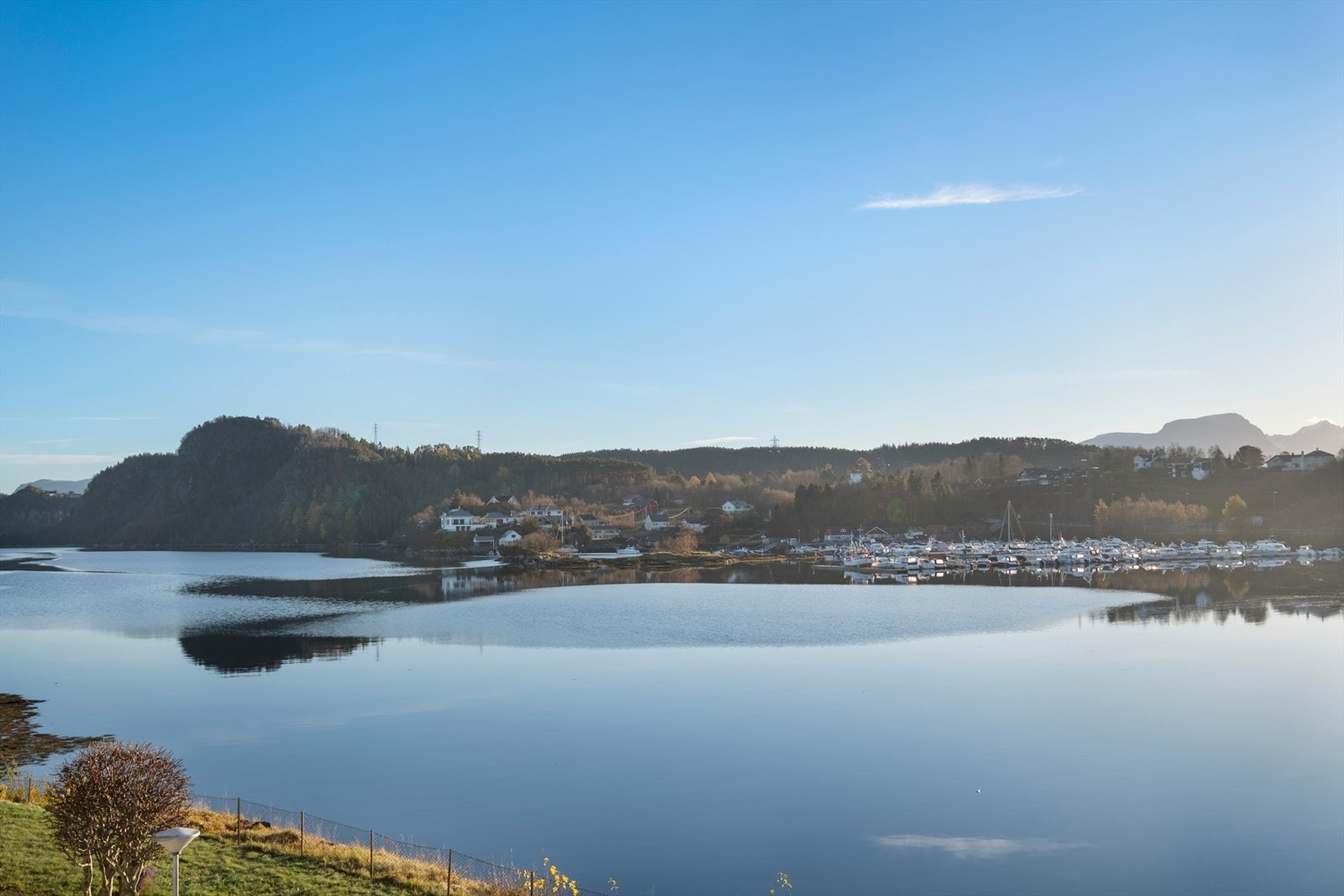 Nydelig utsikt sydøstover mot Gåseidvika. Galleribilde