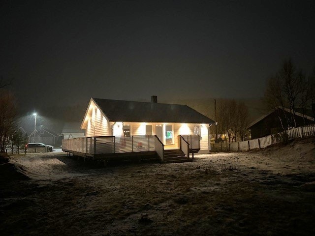 Fin og koselig utebelysning av huset Galleribilde