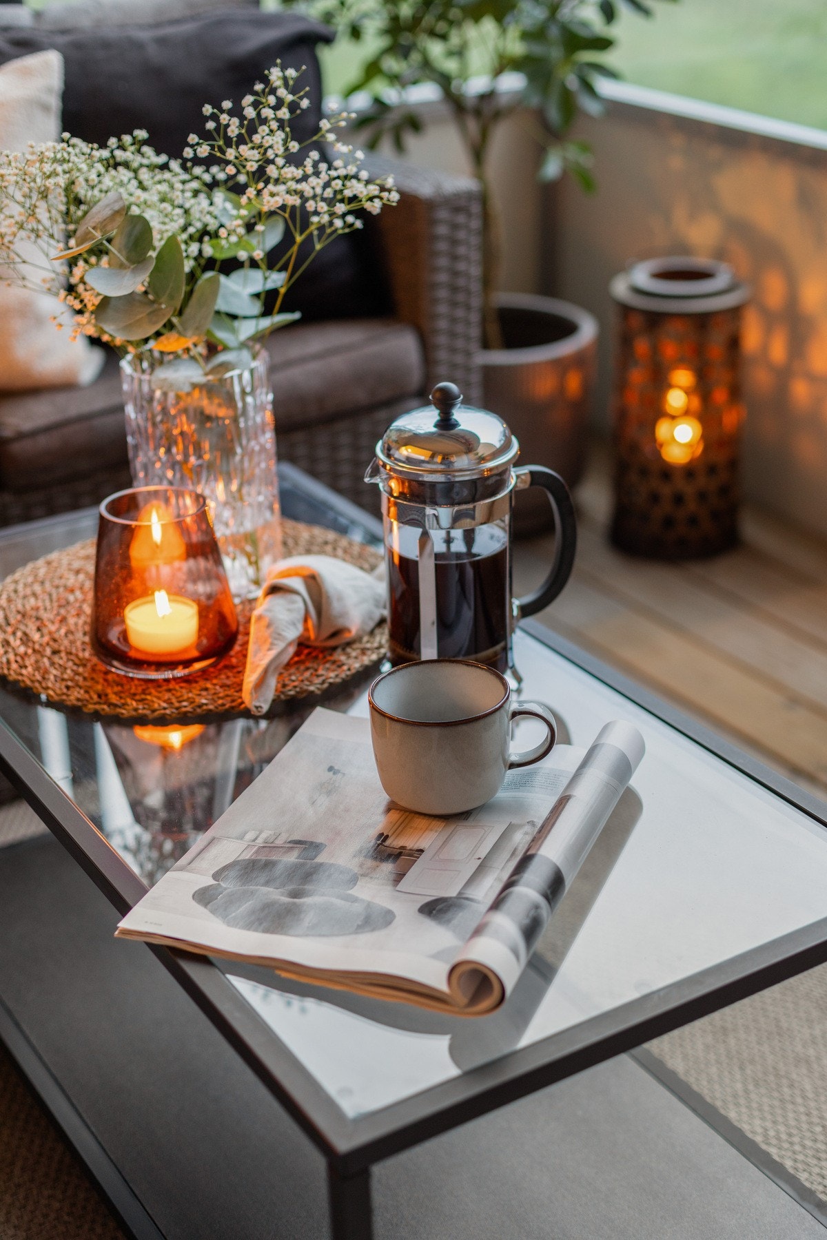 Balkongen er overbygget slik at du kan benytte den uansett vær og har elektrisk markise Galleribilde