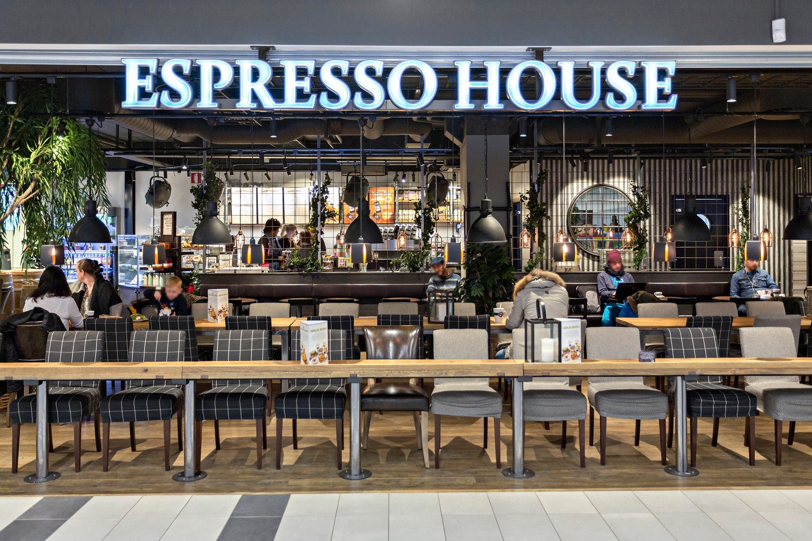 Stovner senter byr på mange butikker. Galleribilde