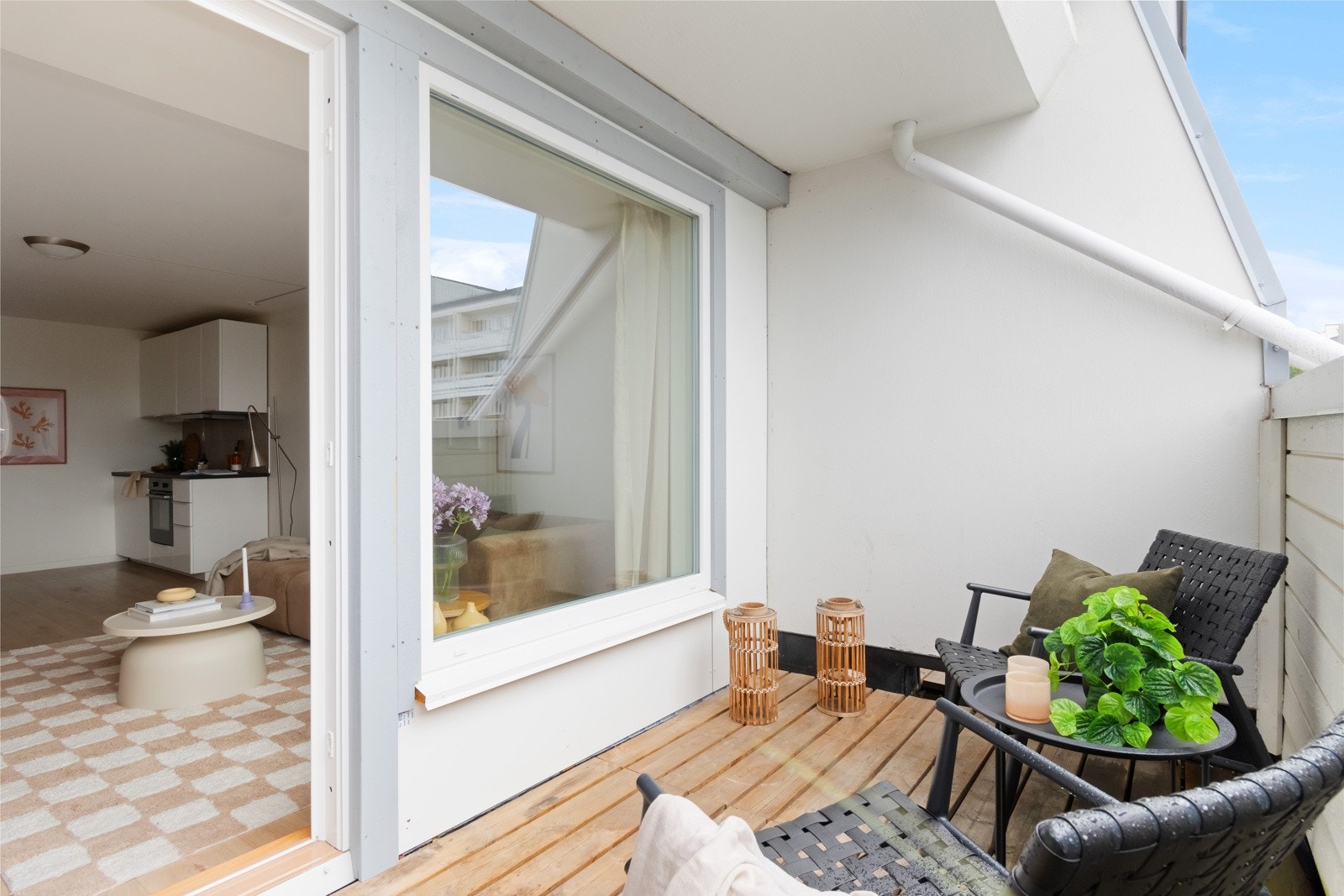 Fra balkongen inn mot stuen. Galleribilde