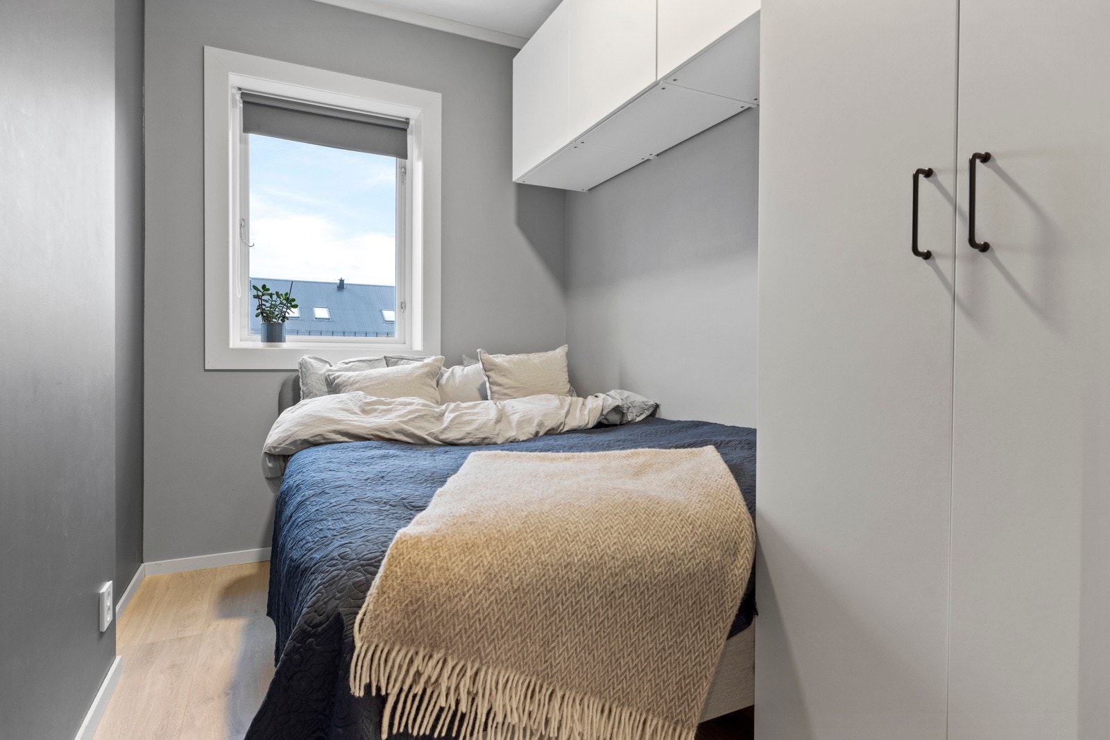 Begge soverom vender inn mot indre gårdsrom. Galleribilde