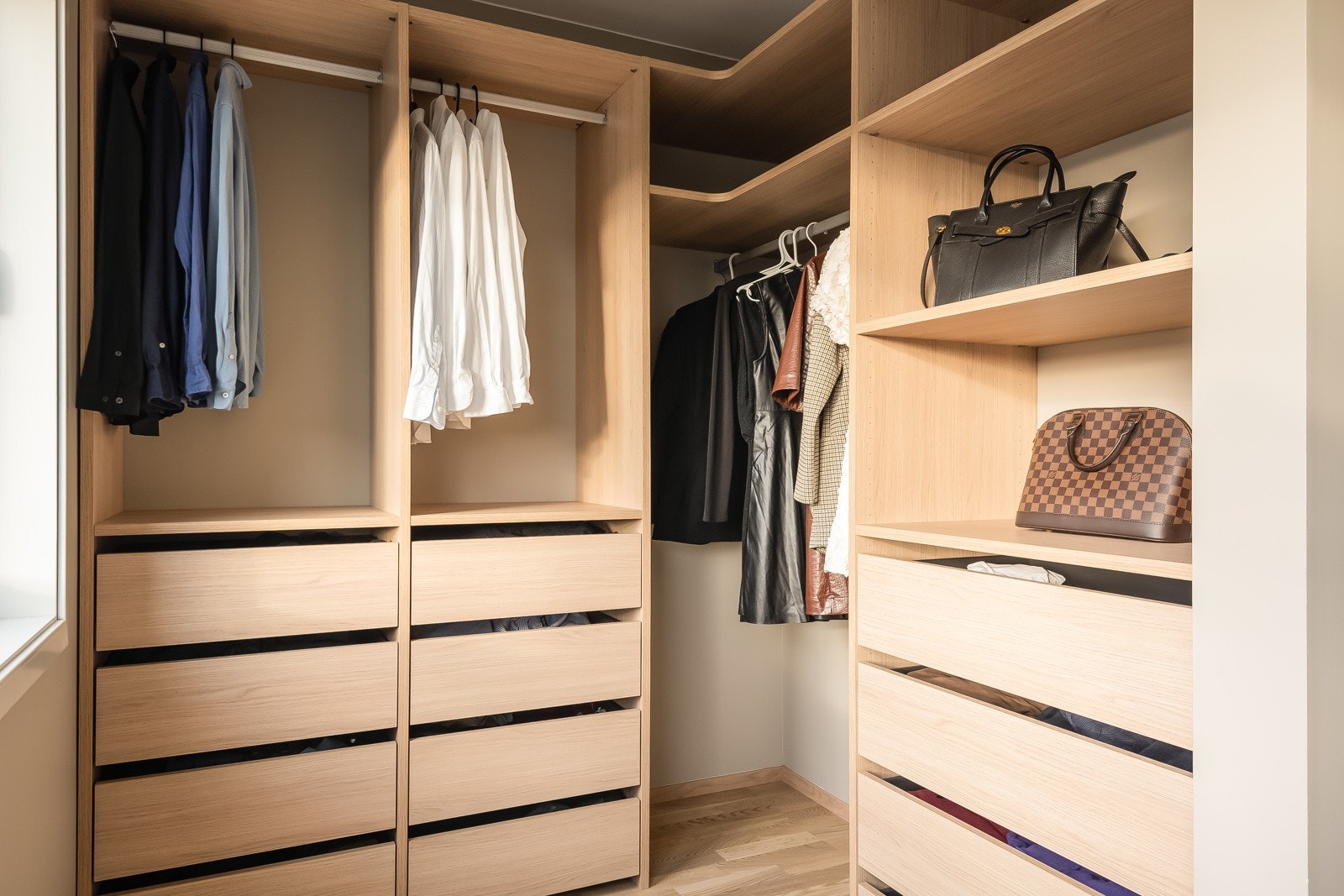 Garderobe på hovedsoverom. Galleribilde