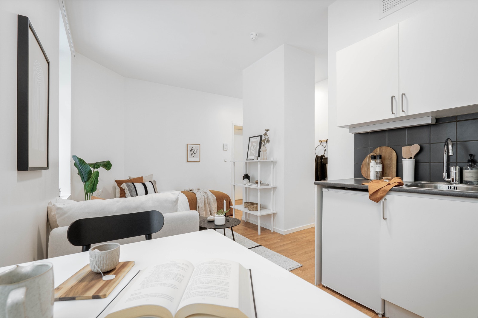 I en idyllisk sidegate på Fredensborg finner du Wilsesgate 3 A og B. Generøs takhøyde og koselig stemning. Ser ikke ut som en studentbolig. Galleribilde