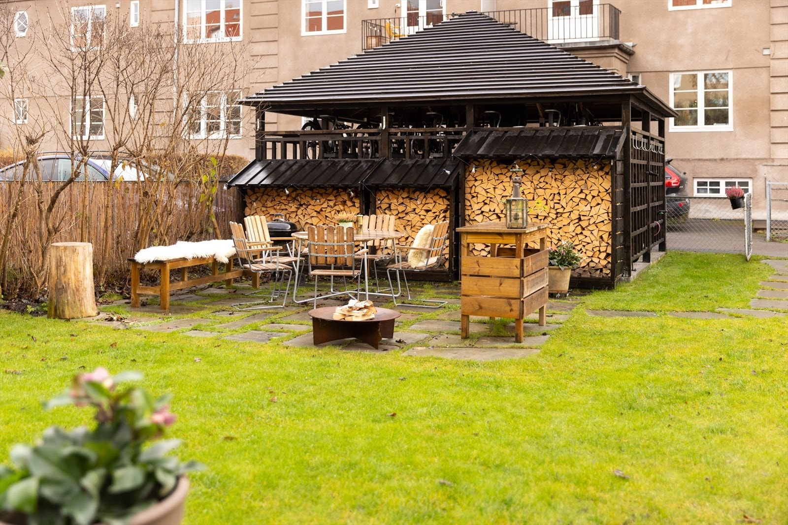 Hagen har flere hyggelig soner, og god plass til både hygge og avslapning, samt lek og moro. Galleribilde