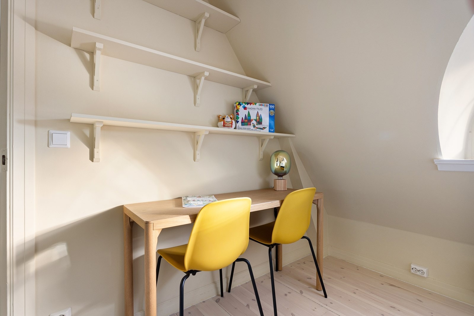 Rommene fungerer ypperlig som barnerom, gjesterom, kontor eller det man måtte ha behov for. Galleribilde