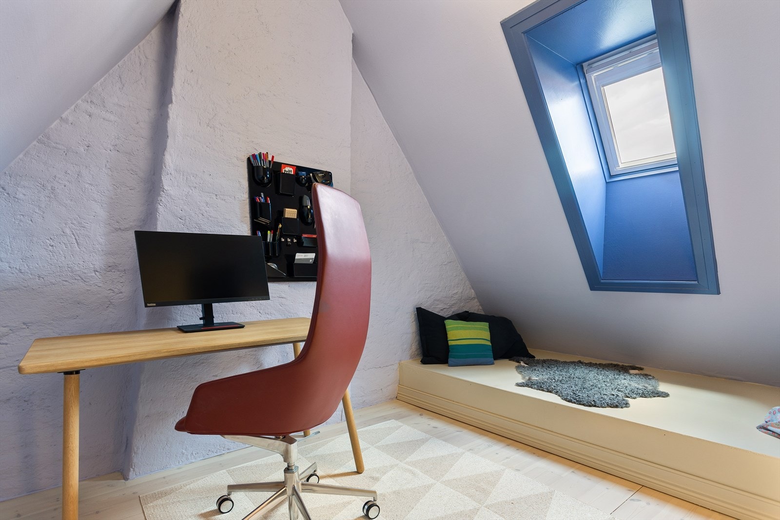 Den øvrige hemsen er i dag innredet til et praktisk kontor. Galleribilde