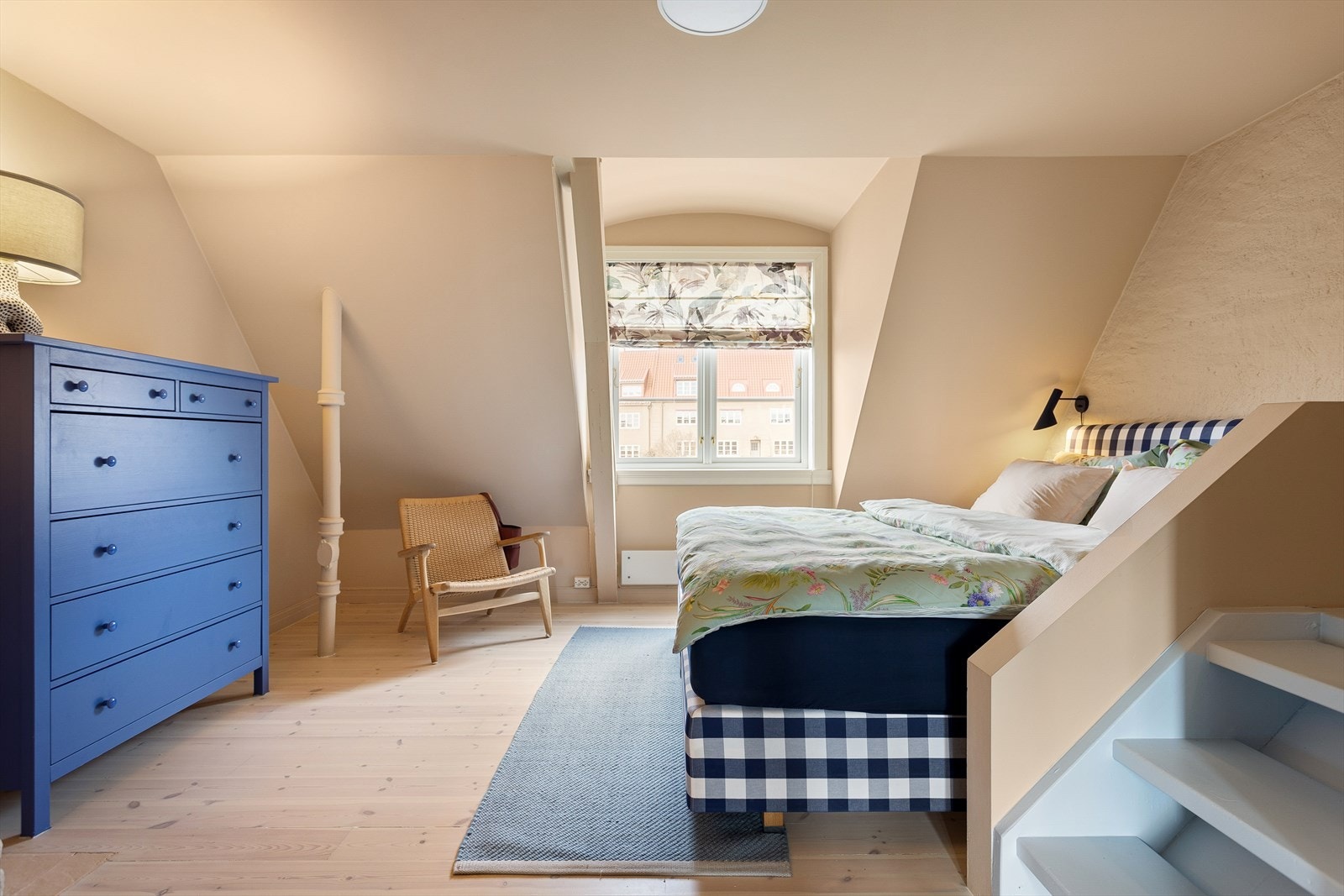 Hovedsoverommet er lyst og luftig, og av god størrelse. Galleribilde