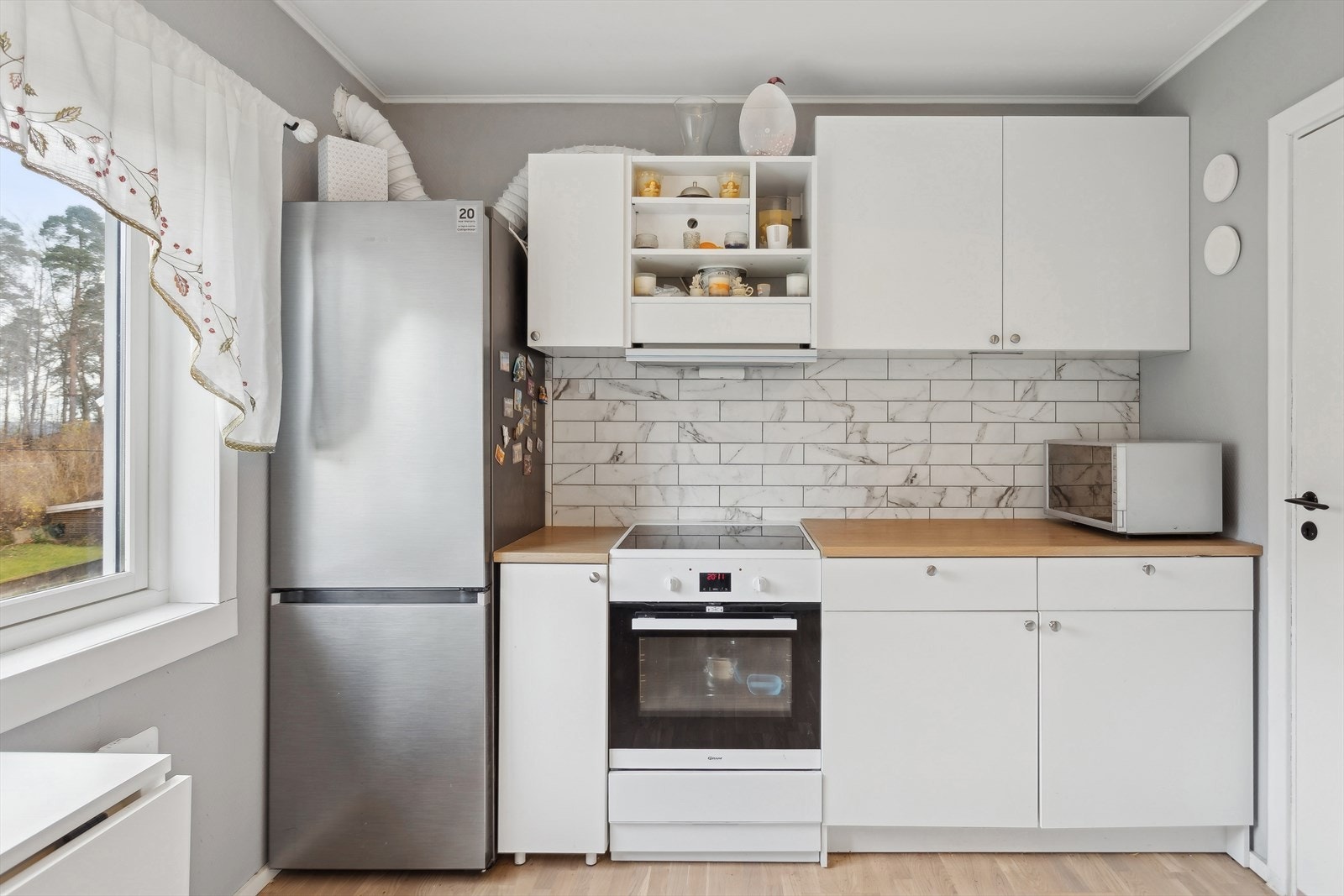 Boligens kjøkken ble pusset opp i 2023. Galleribilde