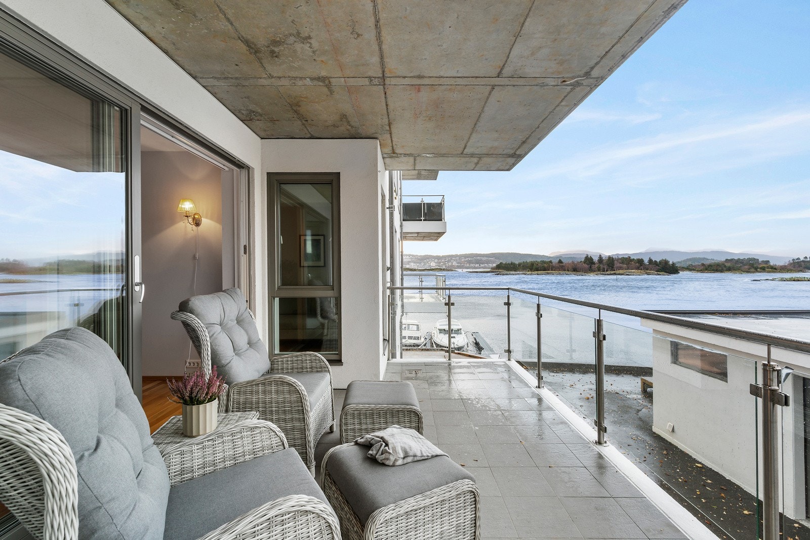 Velkommen til Stadsnesvegen 45. Presentert av EIE ved Sissel Longva Galleribilde