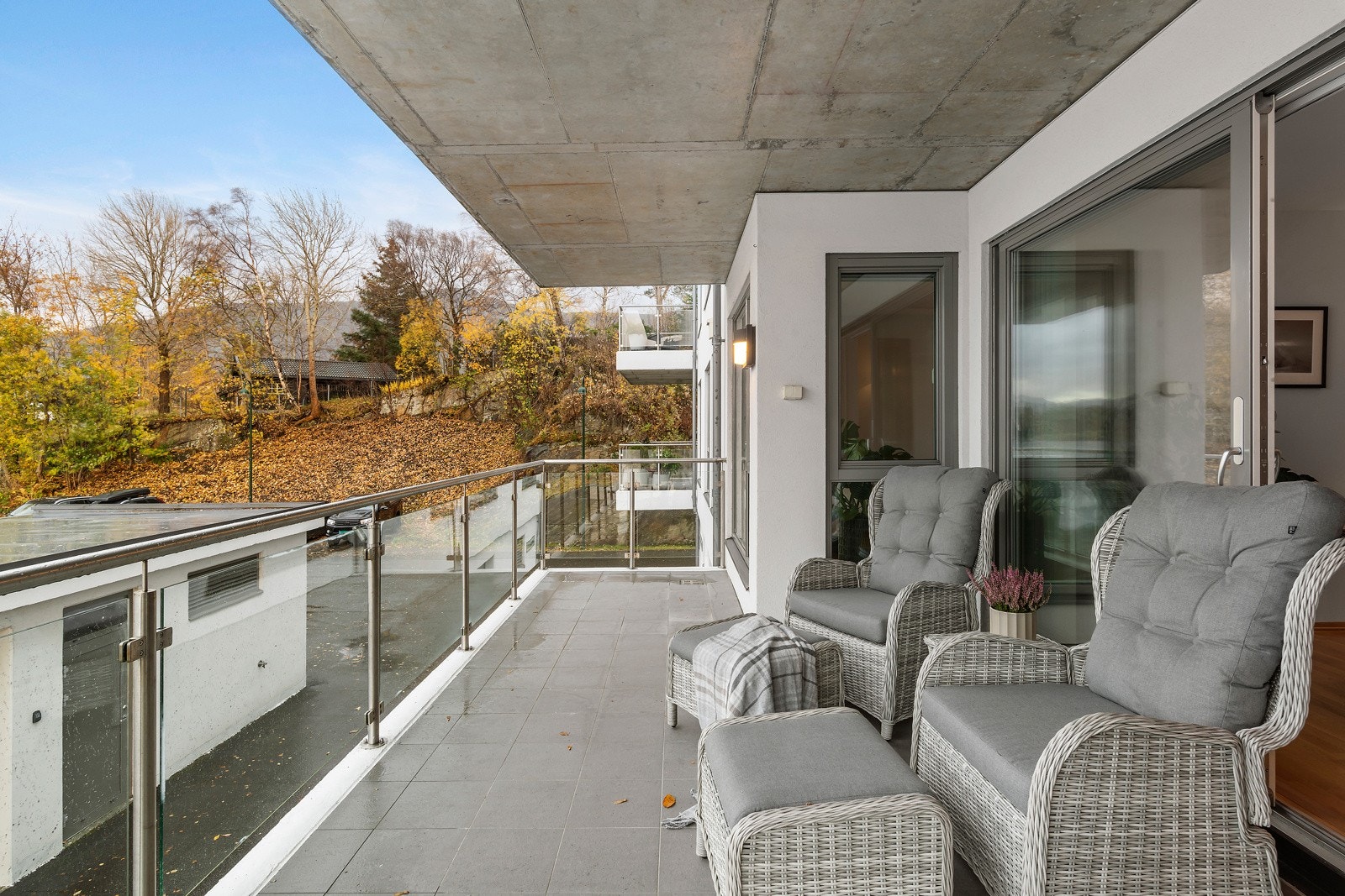 Verandaen har formiddagssol og man kan nyte de flotteste soloppgangene. Galleribilde