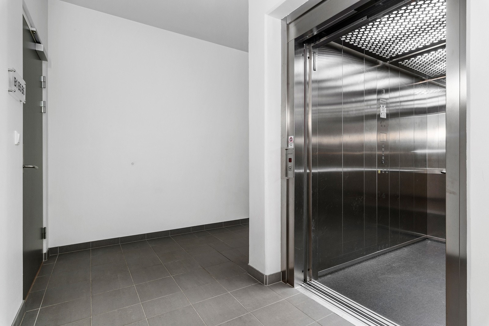 Boligen er tilrettelagt med heis i bygget og enkel tilkomst. Galleribilde