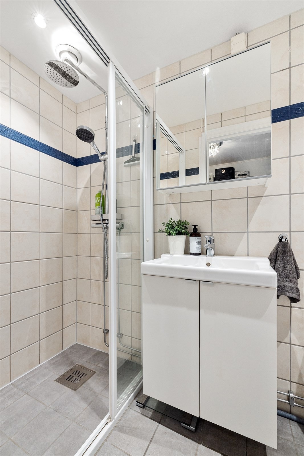 I 2020 ble det montert nye spotter med dimmer. Det er montert regnfallsdusj i 2019 Galleribilde