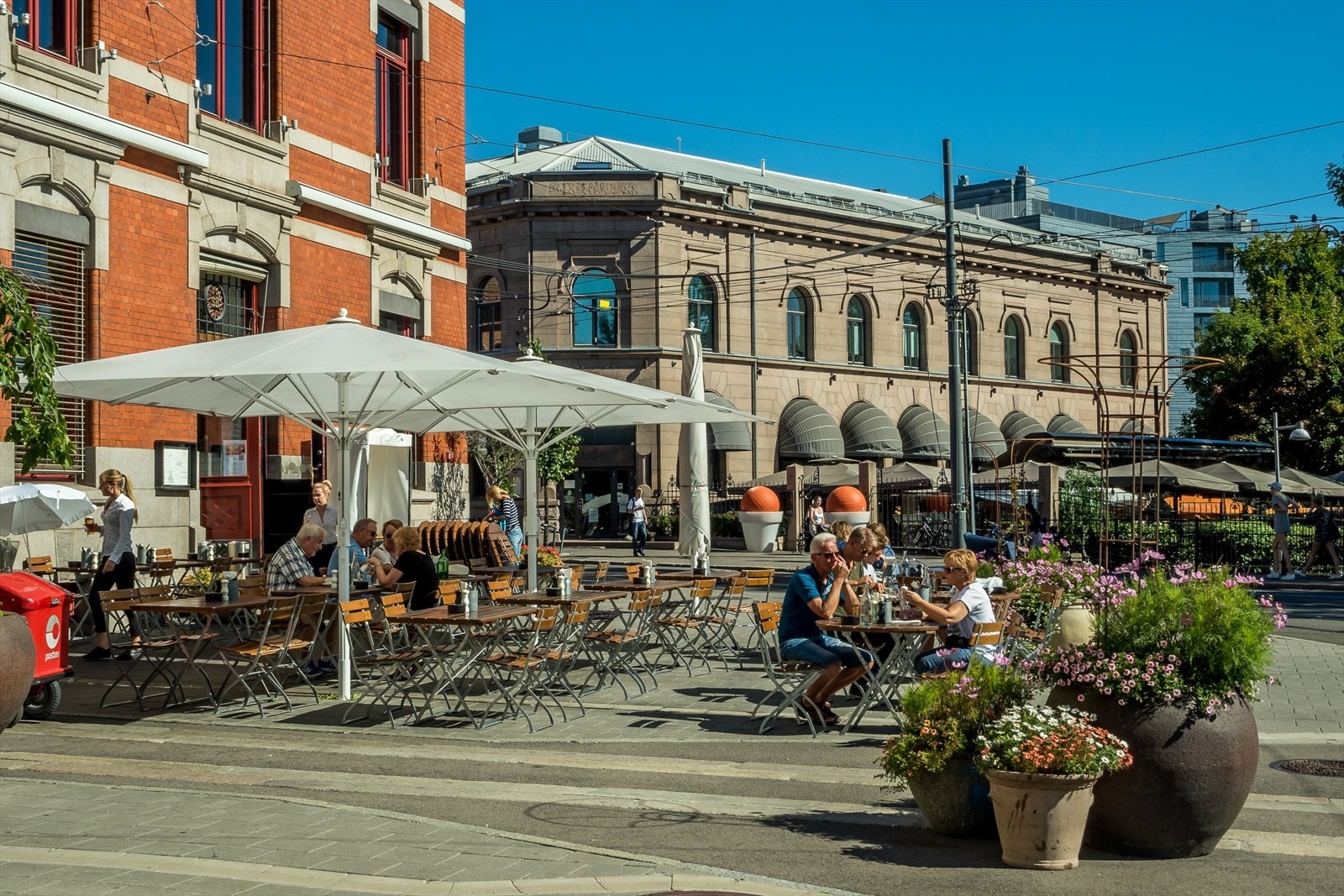 Nærområdet byr på spennende restauranter og hyggelige uteserveringer. Trattoria Popolare tilbyr Italienske fristelser og Süd Øst kan friste med det asiatiske kjøkken. Galleribilde