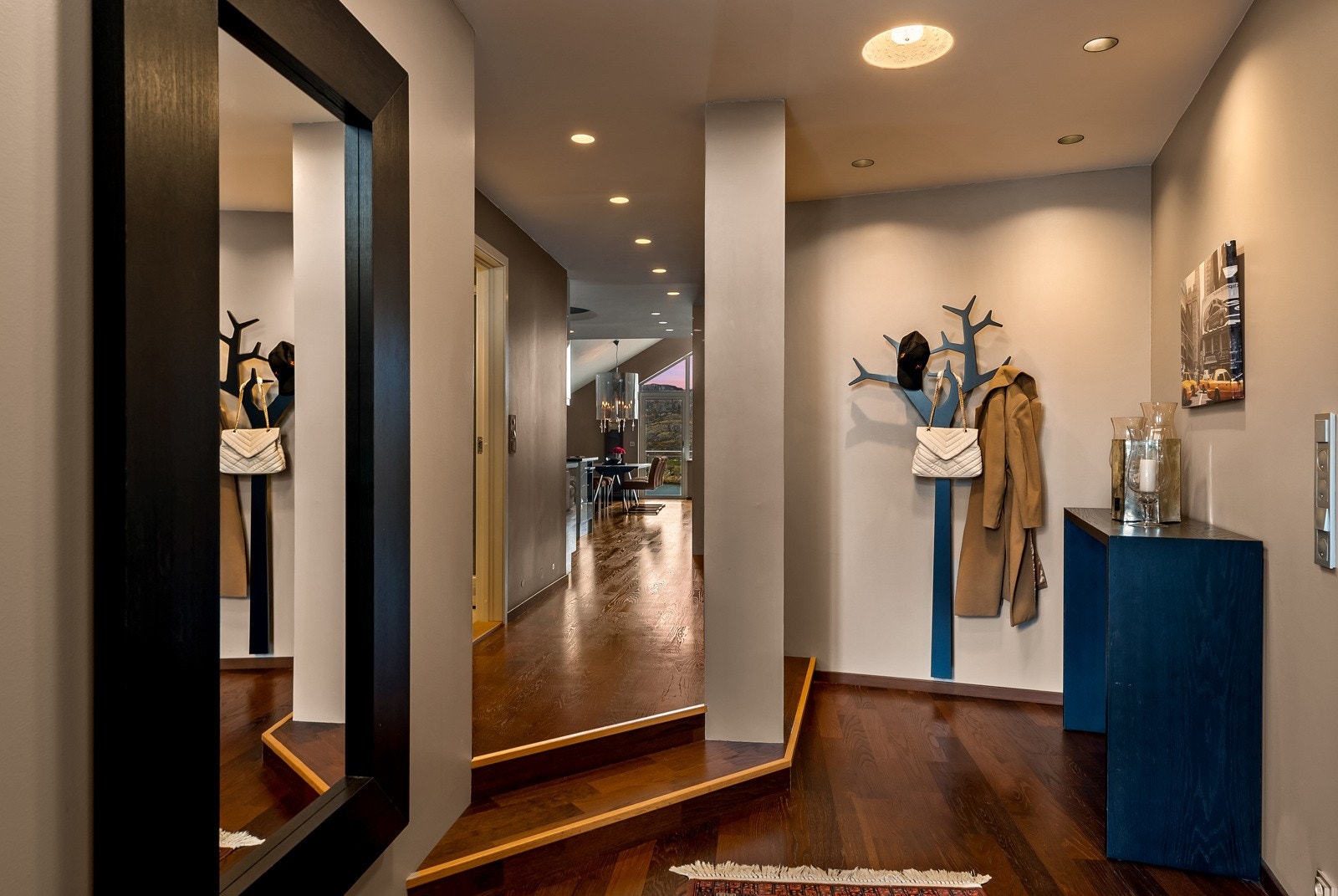 Mellomgang innenfor entréen Galleribilde