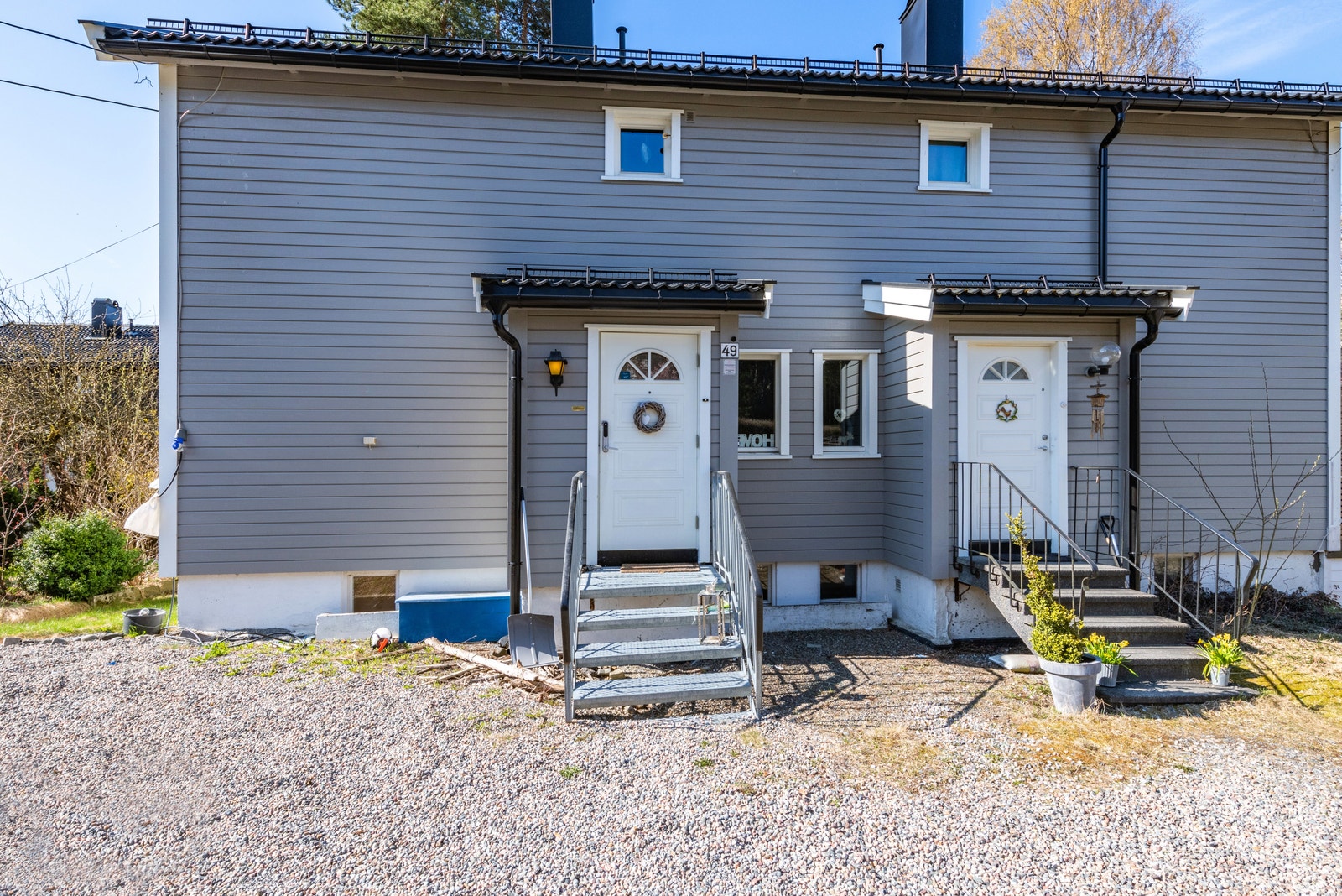 Inngangsparti og gårdsplass Galleribilde