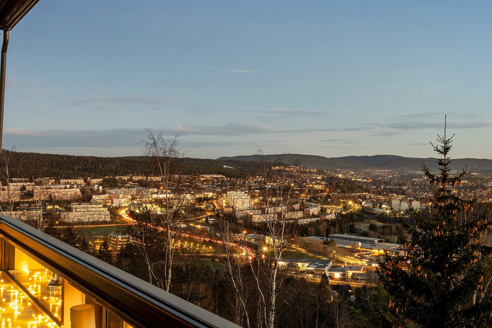 Utsikten er spektaktulær og enestående, med fri horisont som gir følelsen av å være på toppen av verden. Galleribilde