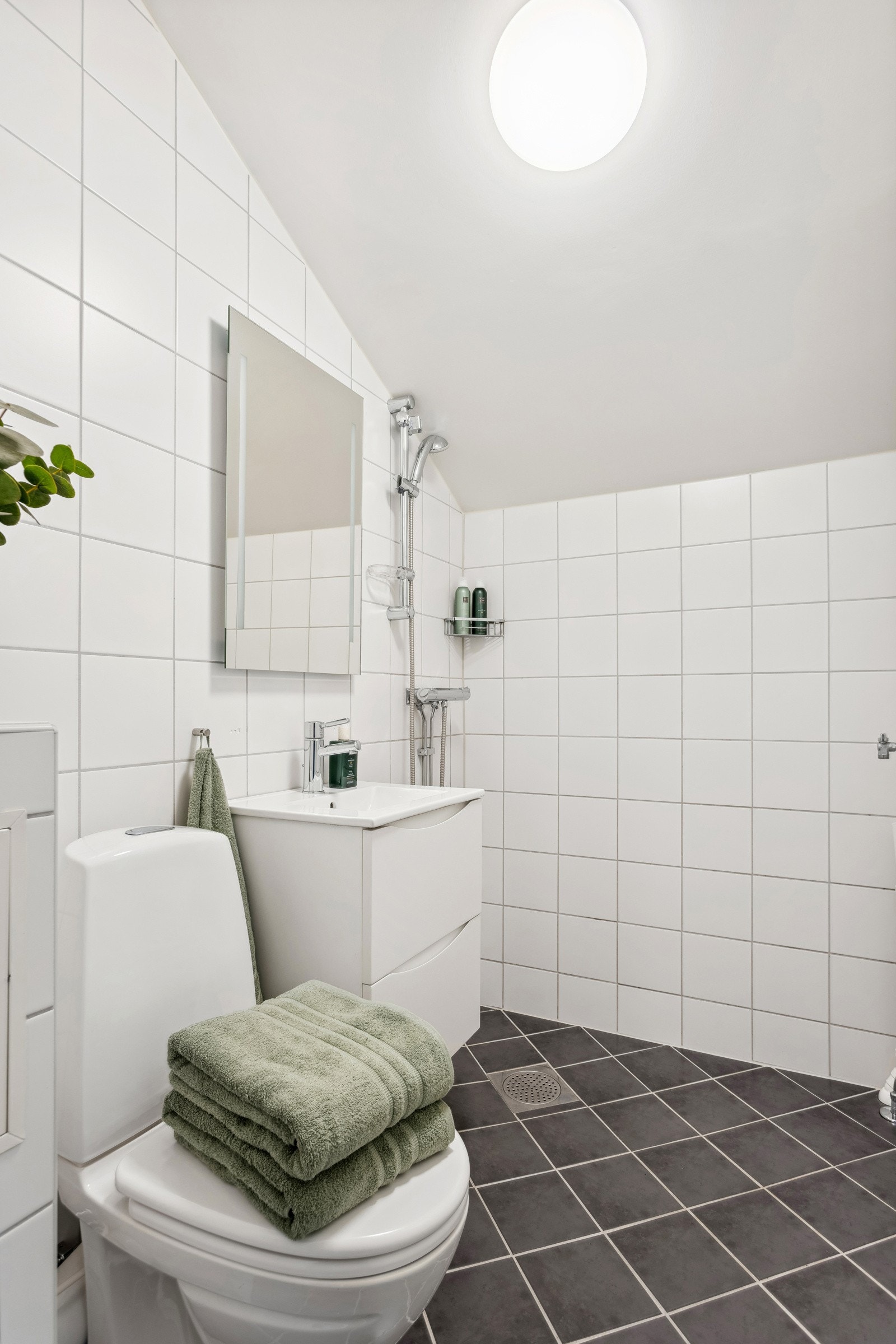 Pent baderom som ble pusset opp i regi av borettslaget i 2008. Galleribilde