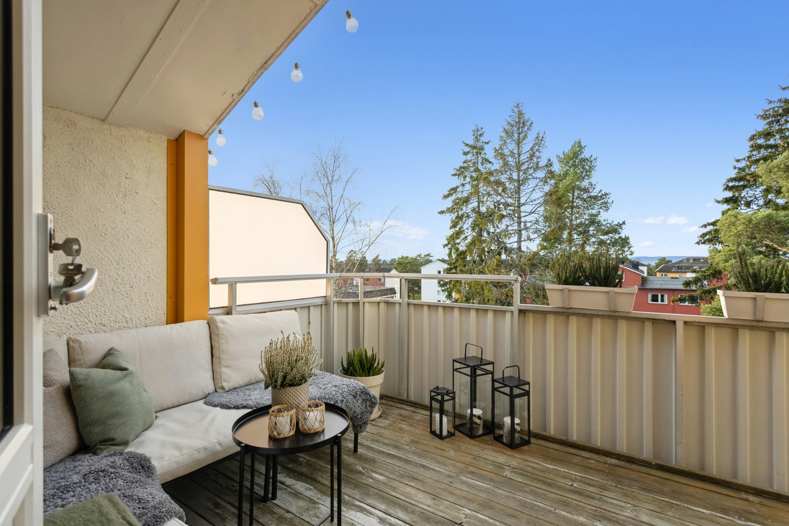 Usjenert og fin balkong. Galleribilde