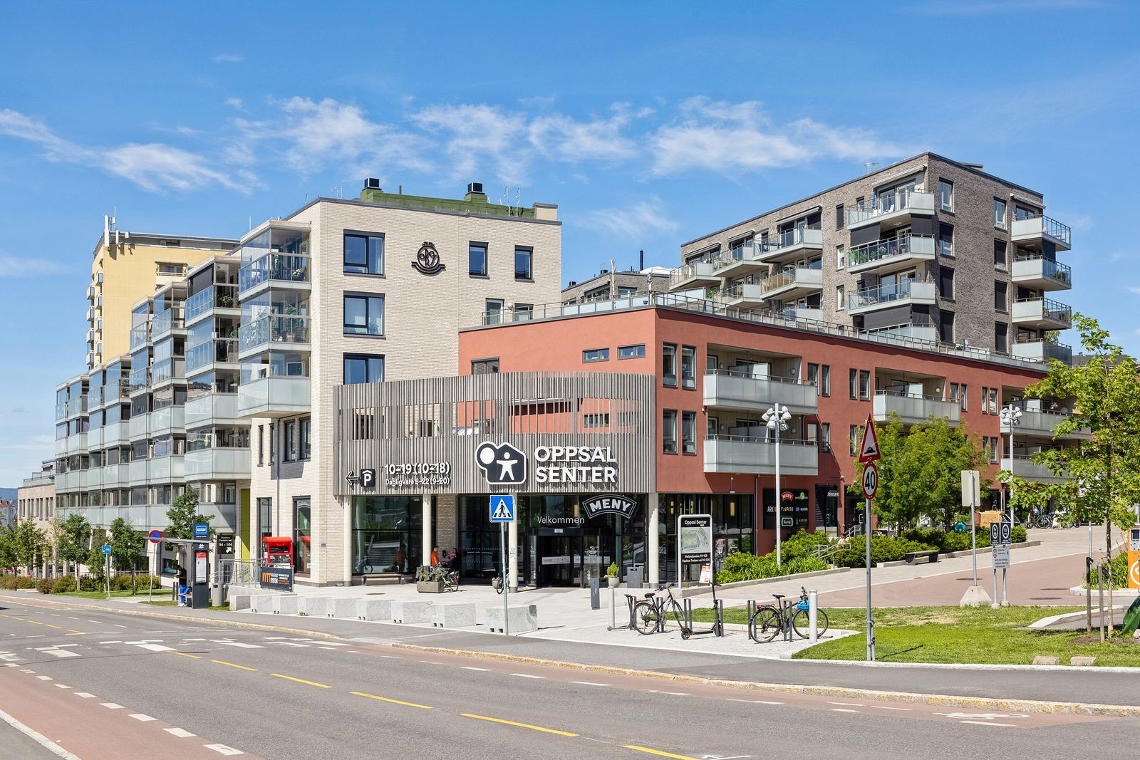 Oppsal senter kan tilby gode forretninger- og servicetilbud. Galleribilde