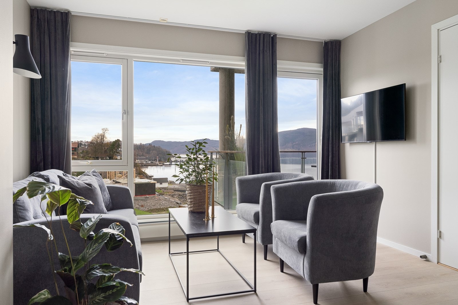 Velkommen til Klokkarbakken 40 - Presentert av Eiendomsmegler Vest v/ Mathias Engrønningen. Galleribilde