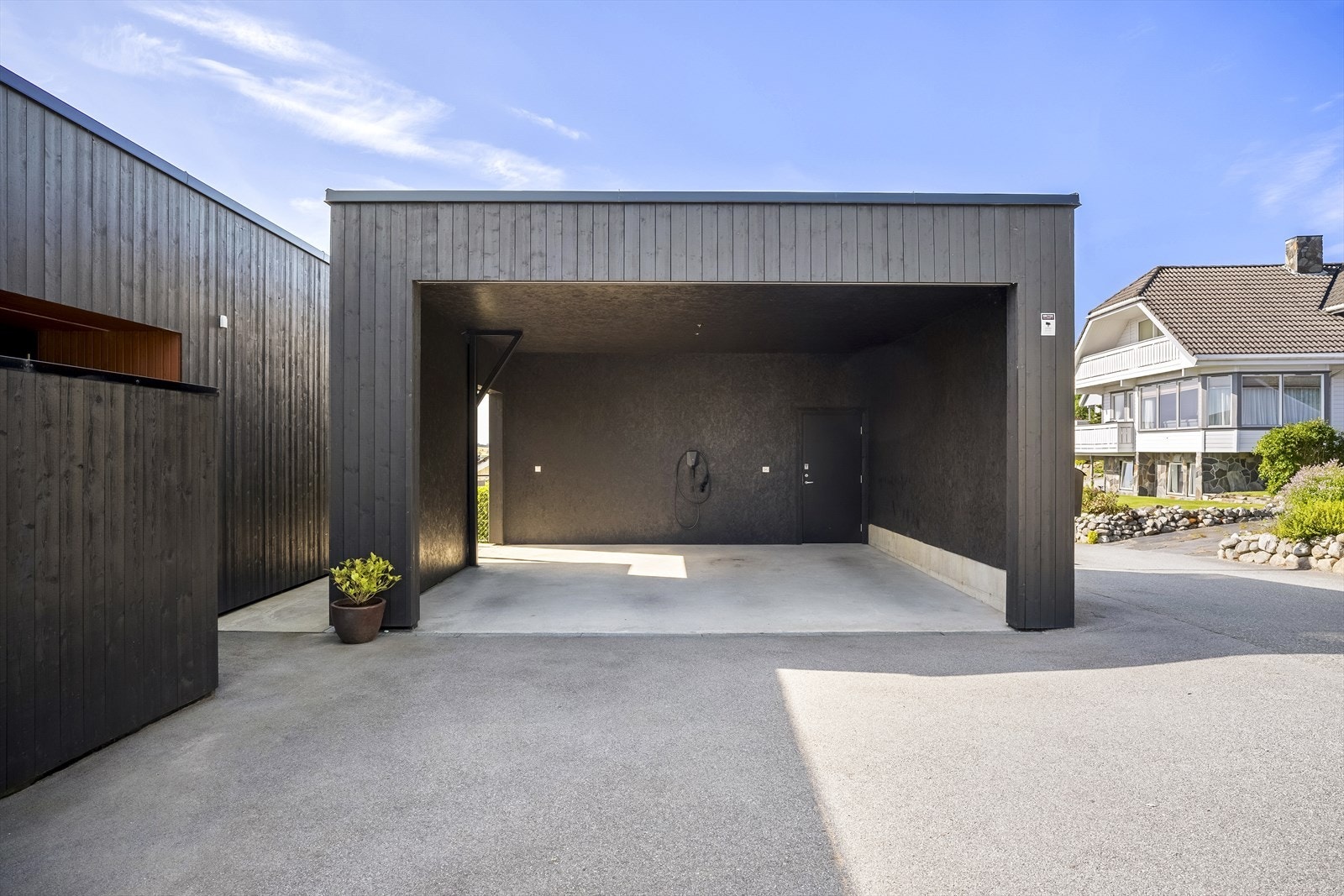 Dobbel carport med praktisk bod i bakkant Galleribilde